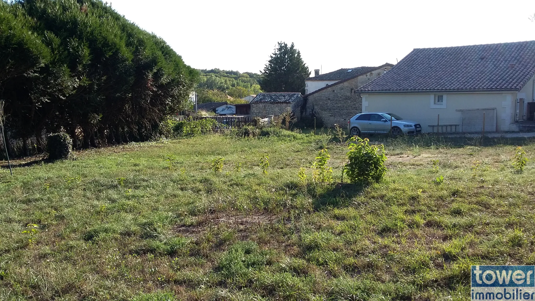 Terrain constructible de 827 m² à Garat, proche Soyaux, idéal pour une maison de plain-pied 