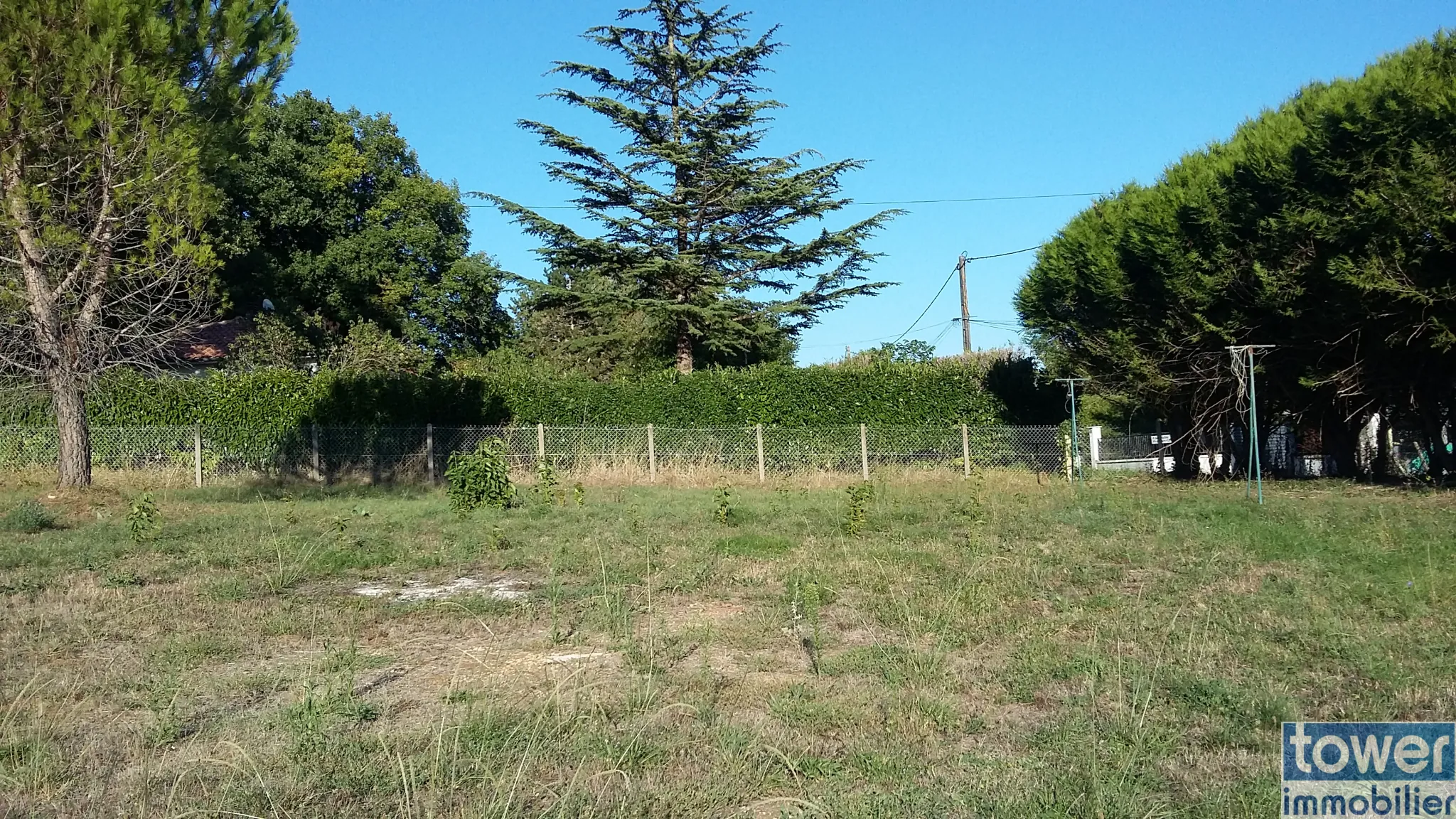 Terrain constructible de 827 m² à Garat, proche Soyaux, idéal pour une maison de plain-pied 