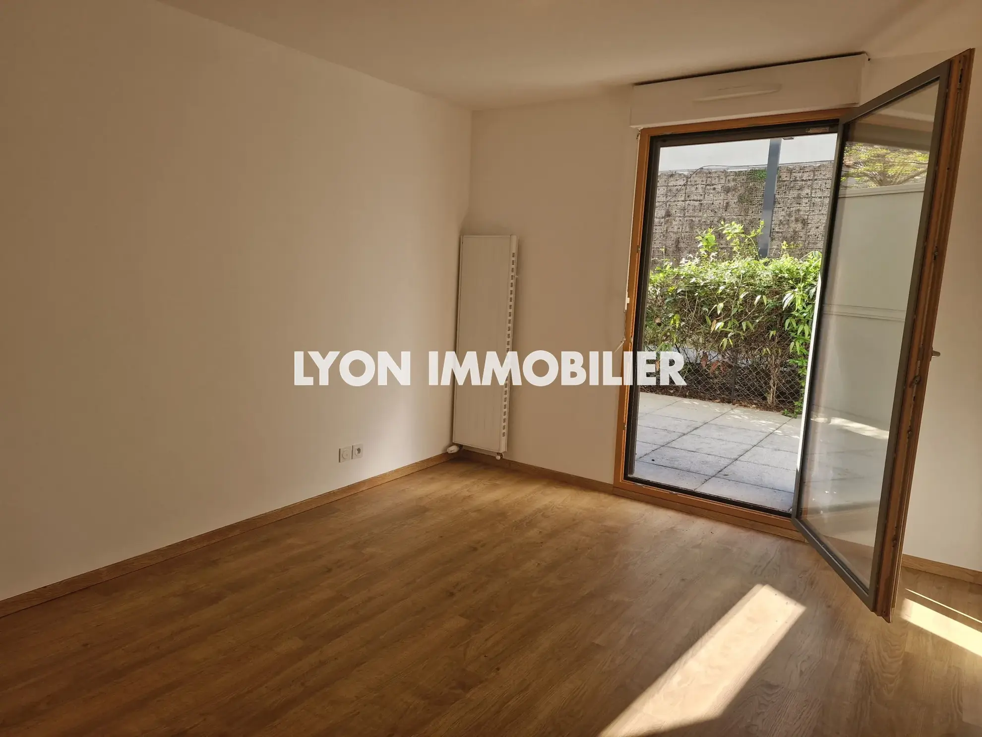 A vendre appartement T3 avec jardin et garage dans le 8e Lyon, résidence récente 