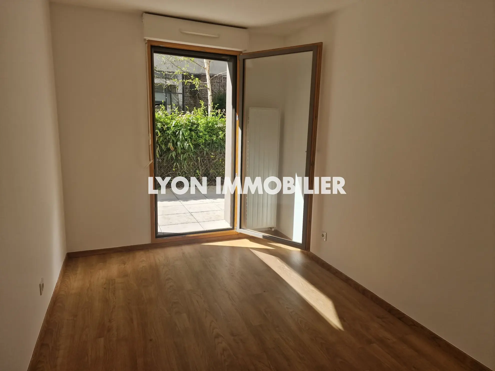 A vendre appartement T3 avec jardin et garage dans le 8e Lyon, résidence récente 