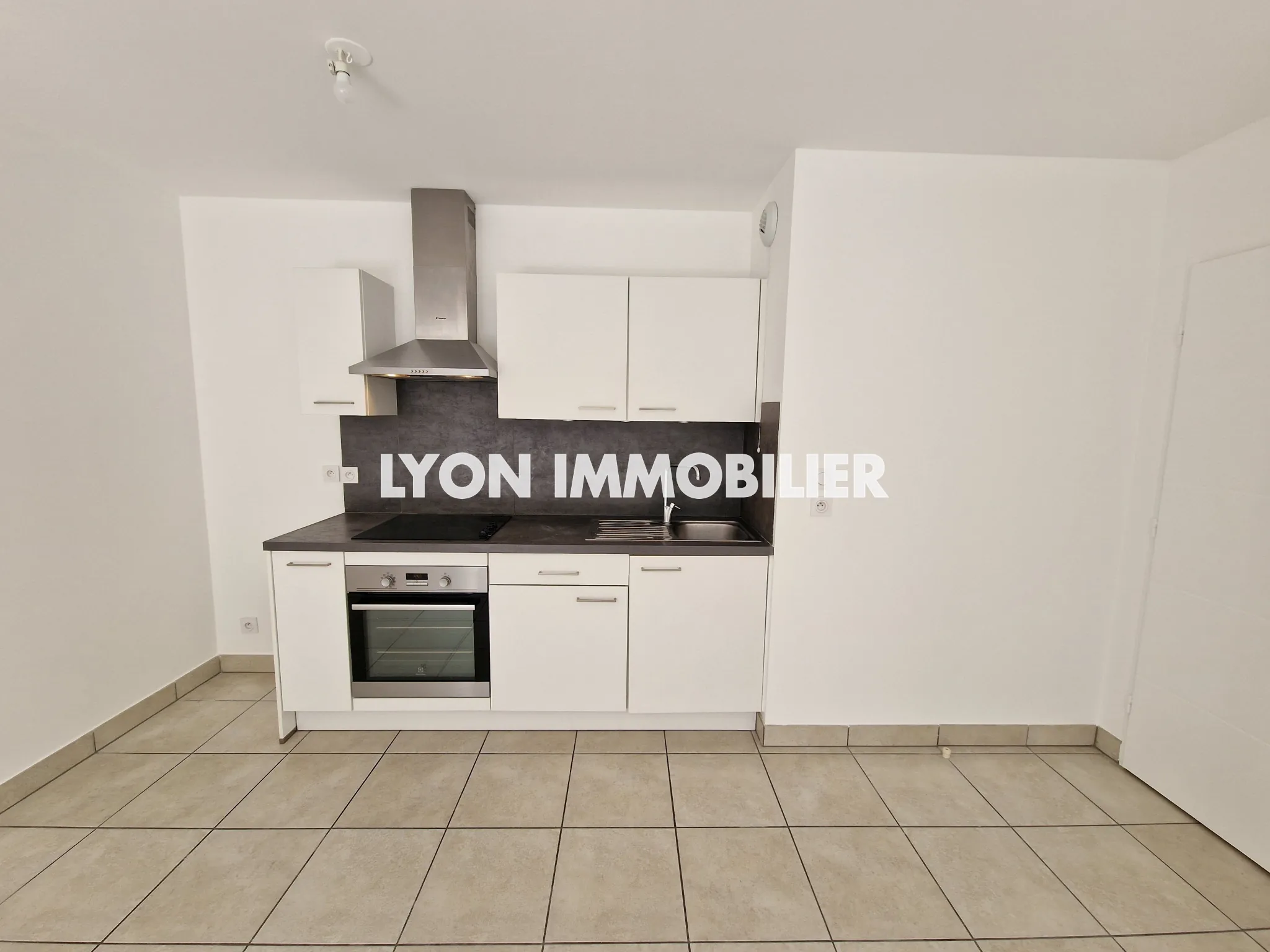 A vendre appartement T3 avec jardin et garage dans le 8e Lyon, résidence récente 