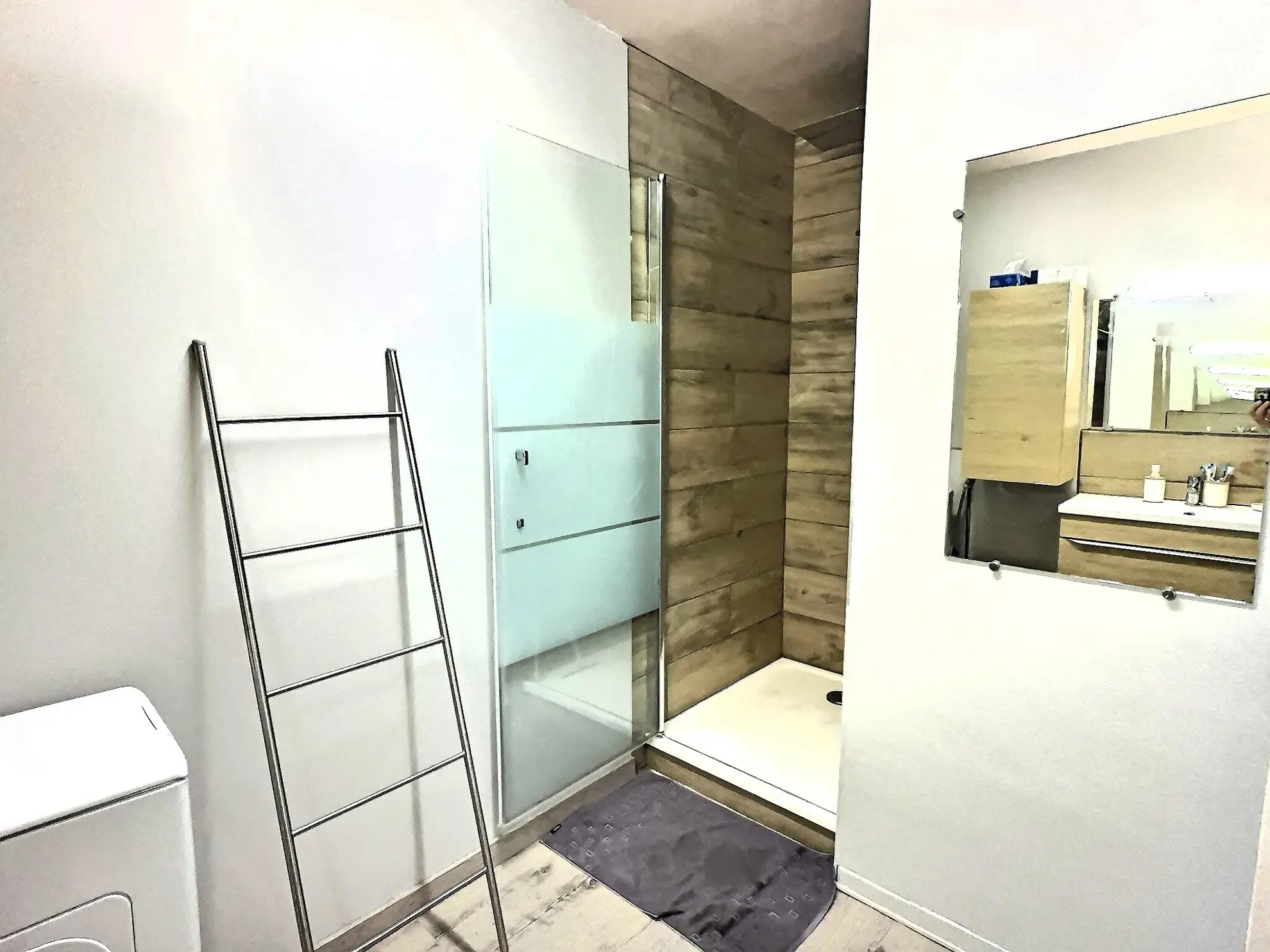 Appartement T3 rénové avec terrasse et parking à Saint-Cyprien, proximité plage et commerces 