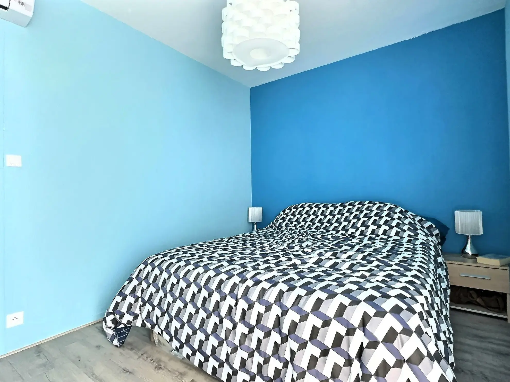 Appartement T3 rénové avec terrasse et parking à Saint-Cyprien, proximité plage et commerces 