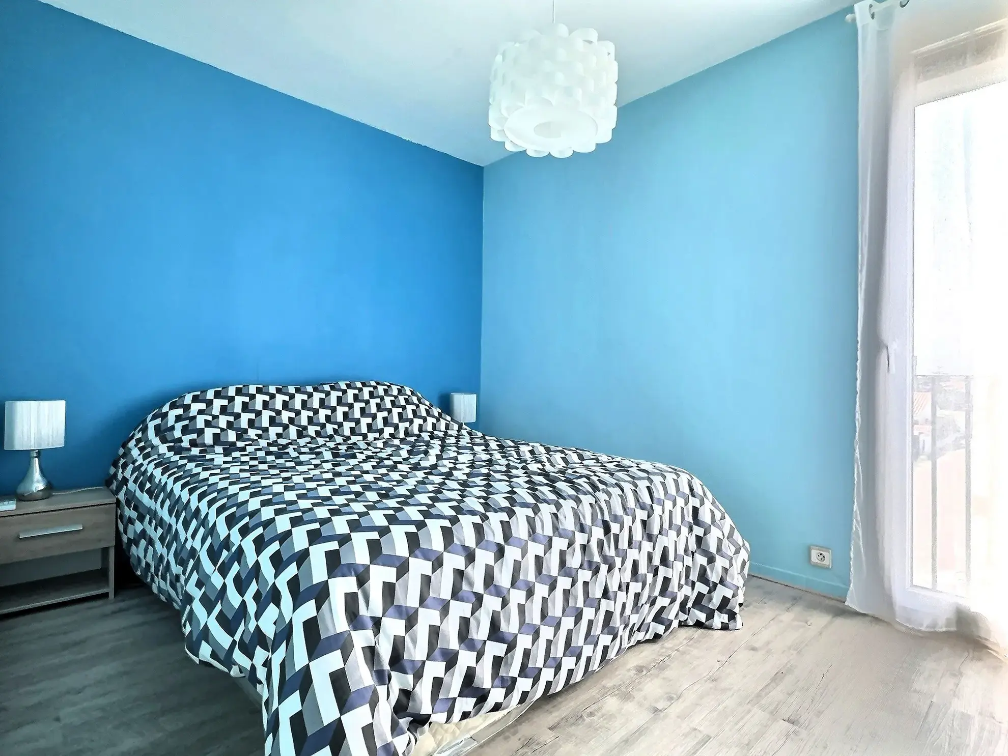 Appartement T3 rénové avec terrasse et parking à Saint-Cyprien, proximité plage et commerces 