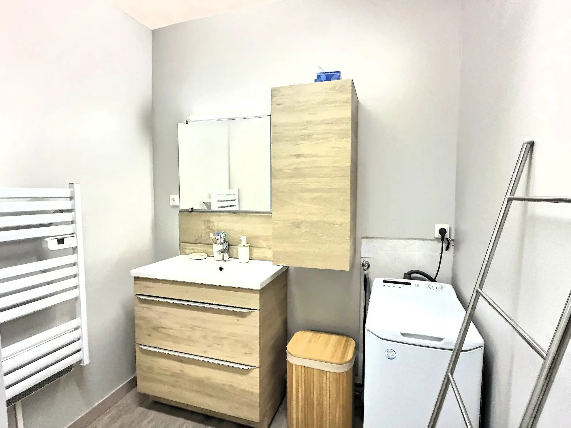 Appartement T3 rénové avec terrasse et parking à Saint-Cyprien, proximité plage et commerces 