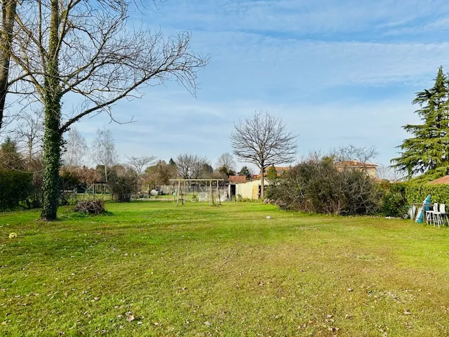 Terrain à bâtir de 954 m² à Vic-en-Bigorre, constructible et libre de constructeur 
