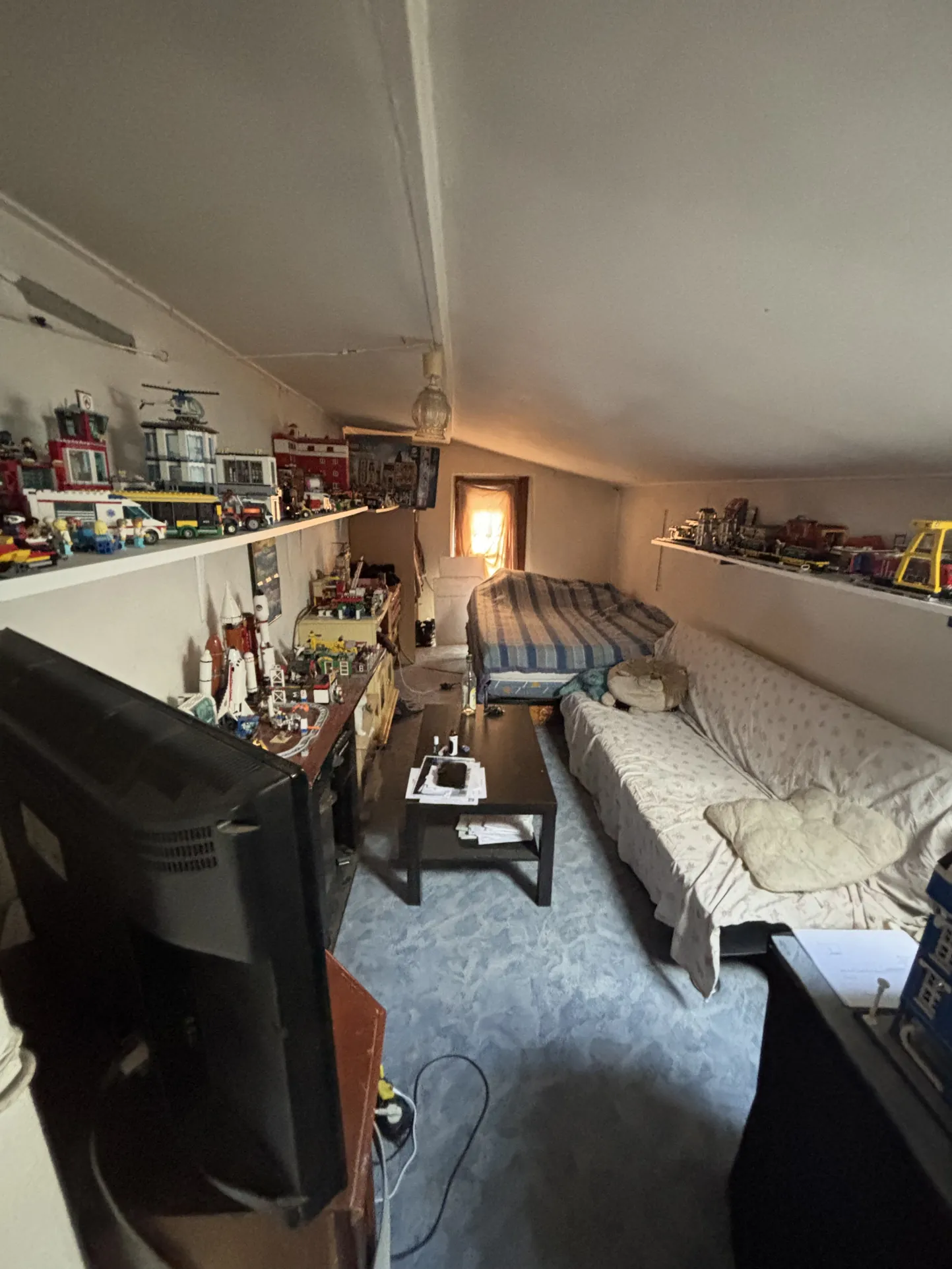 Immeuble à vendre à Sollies Pont avec deux T3, garage, bon rendement locatif 