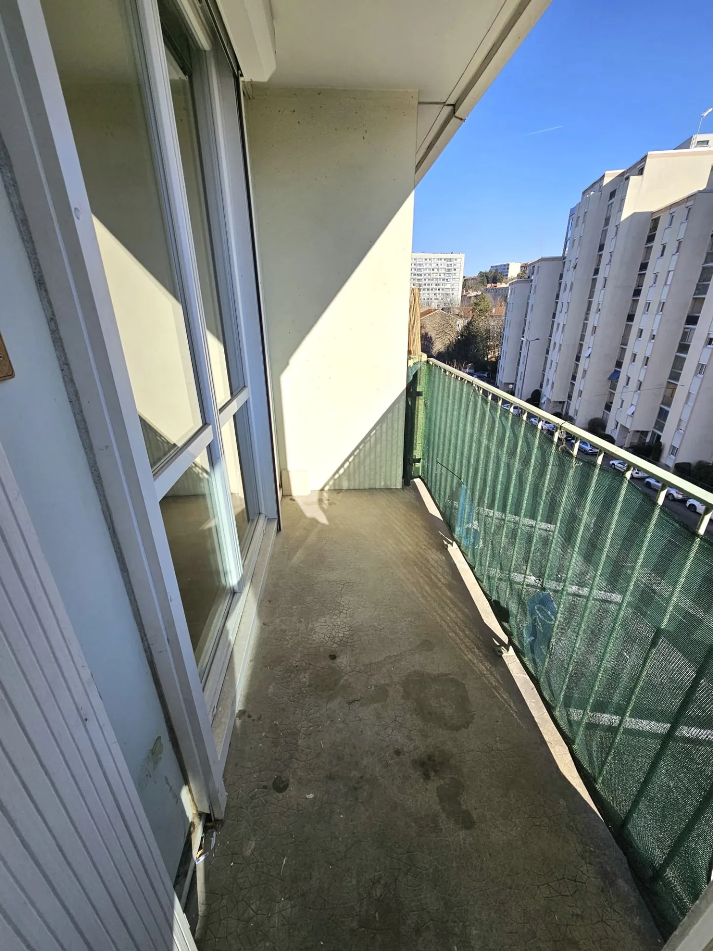 Appartement Traversant F4 à Saint-Étienne Valbenoîte avec Balcon et Cave 