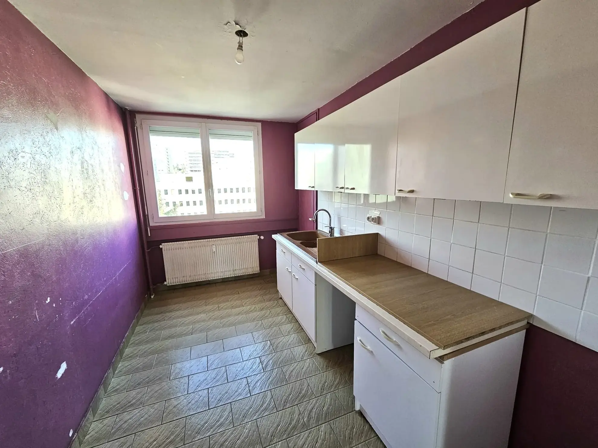Appartement Traversant F4 à Saint-Étienne Valbenoîte avec Balcon et Cave 