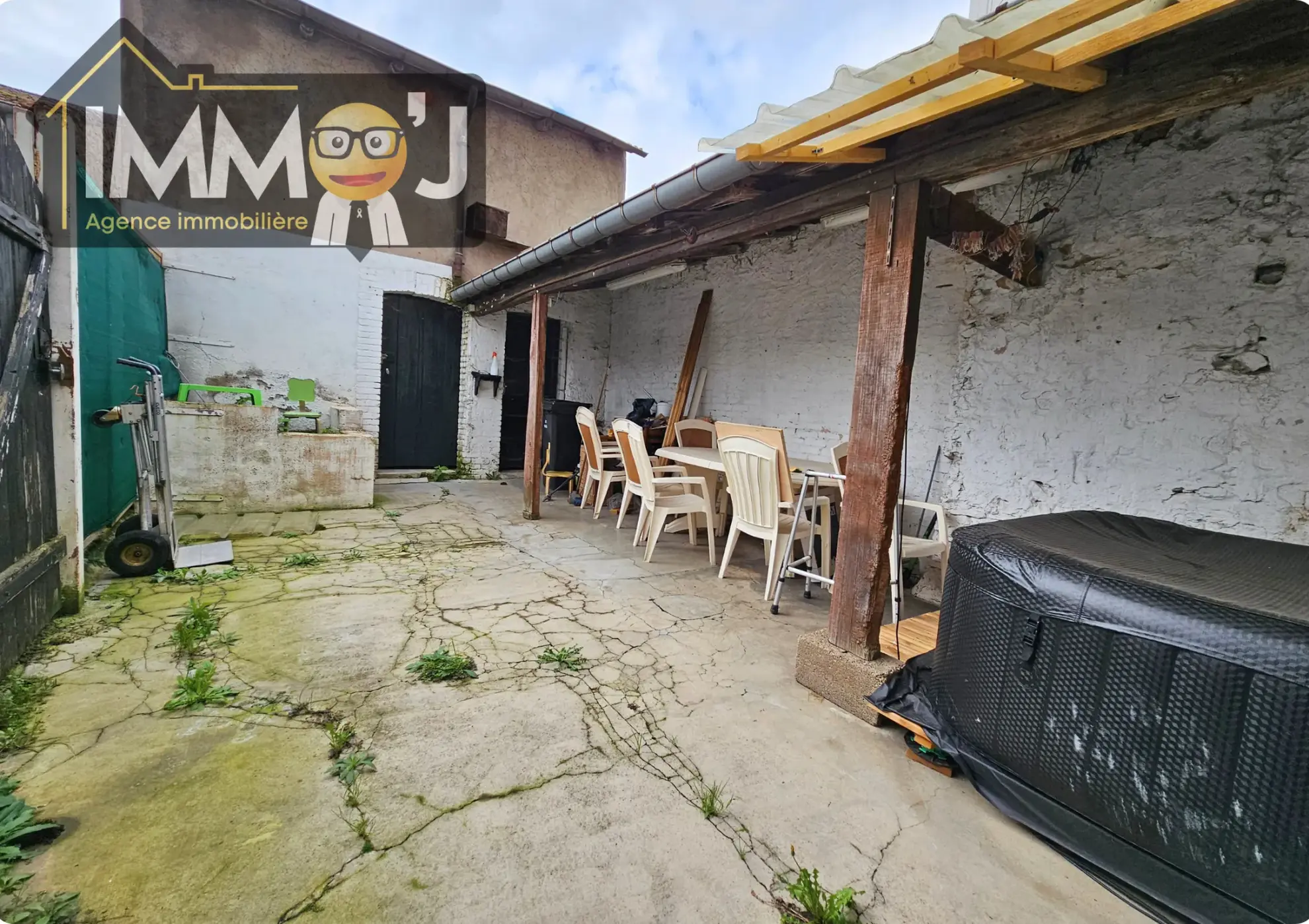 Maison 6 pièces à vendre à Neuves-Maisons - Grand séjour, cour, remise 