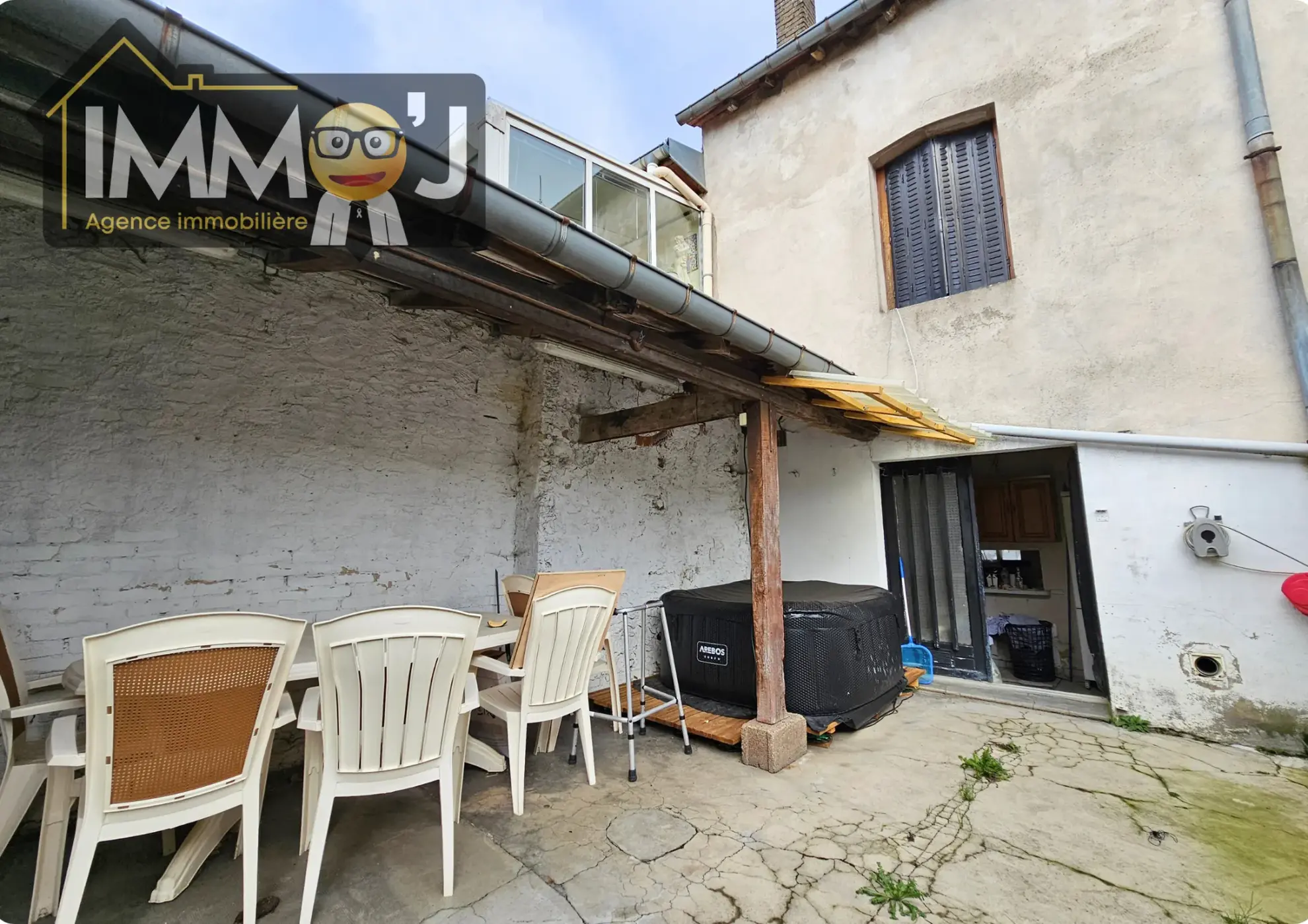 Maison 6 pièces à vendre à Neuves-Maisons - Grand séjour, cour, remise 