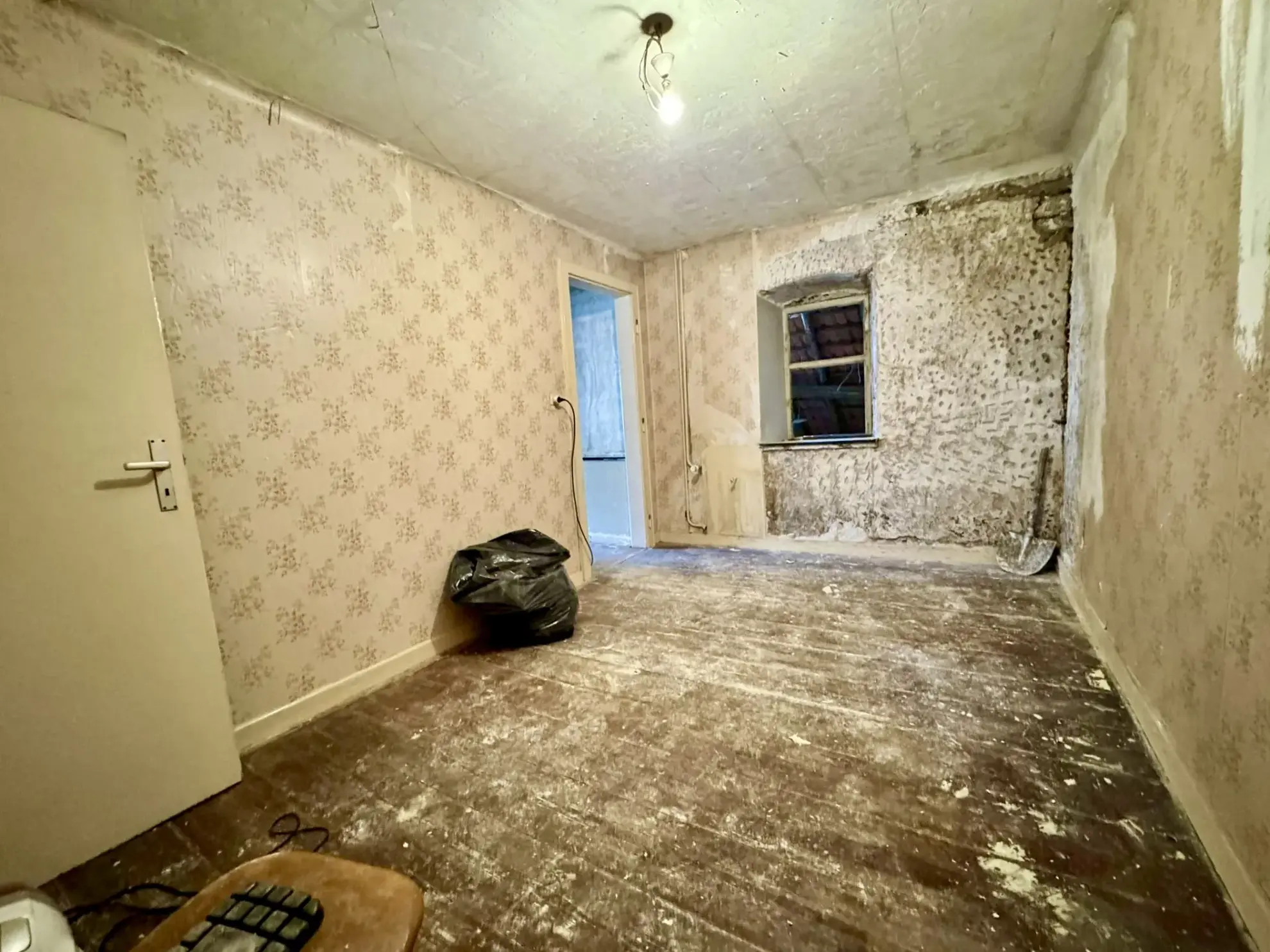 Maison de village à rénover à Dehlingen, 5 chambres, grand potentiel, charmant village 