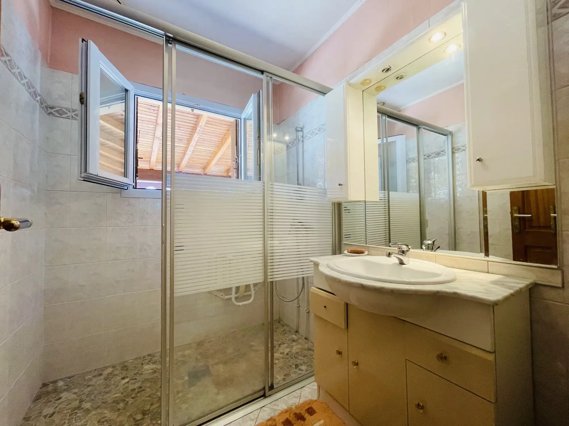 Maison avec piscine, garage et terrasse à Libourne - Charmant bien avec potentiel 