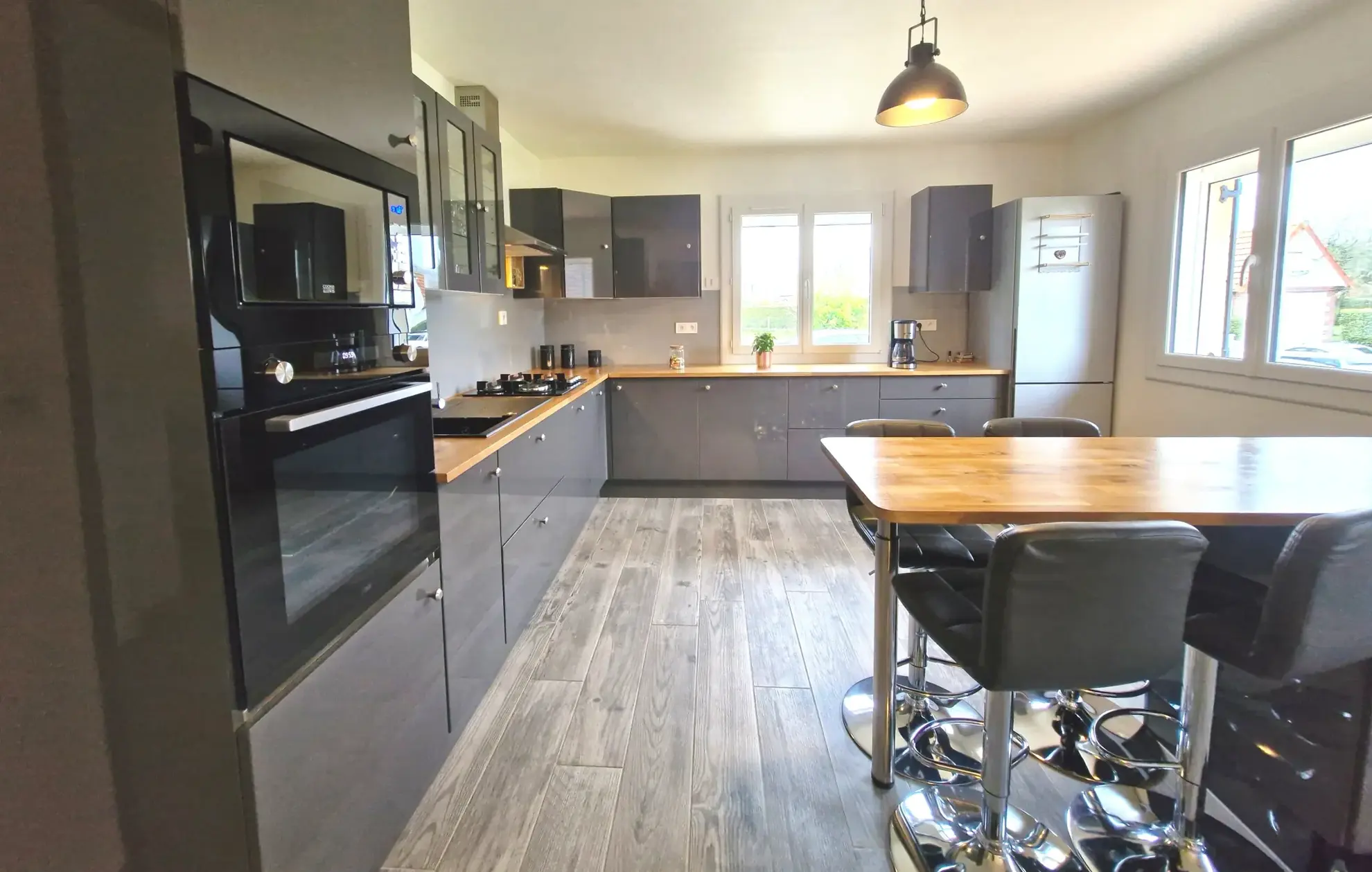 Maison 2 chambres avec terrasse et combles aménageables à Tourville sur Arques 