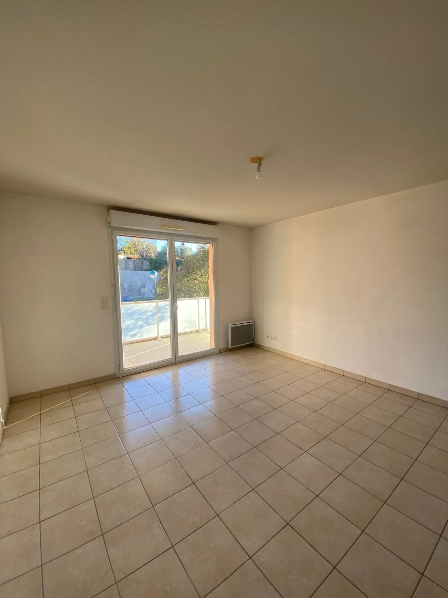 Appartement T3 avec Terrasse et Deux Parkings à Corneilla-del-Vercol 