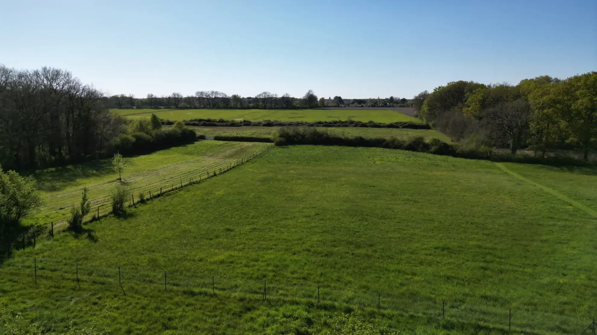 Terrain constructible de 2400 m² à Mignaloux-Beauvoir, vue dégagée et environnement calme 