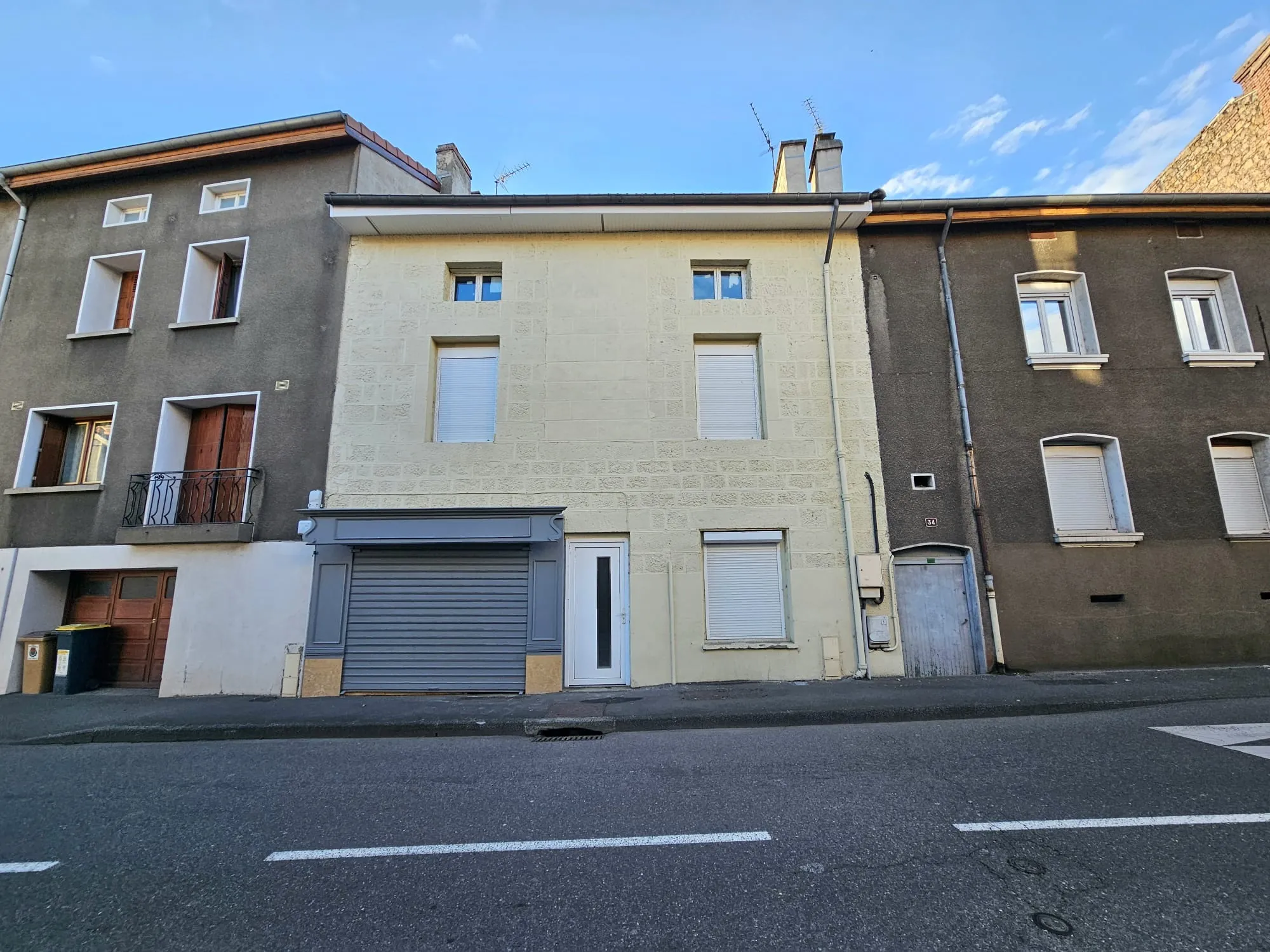 Investissez dans un immeuble à Fraisses offrant un fort potentiel locatif 