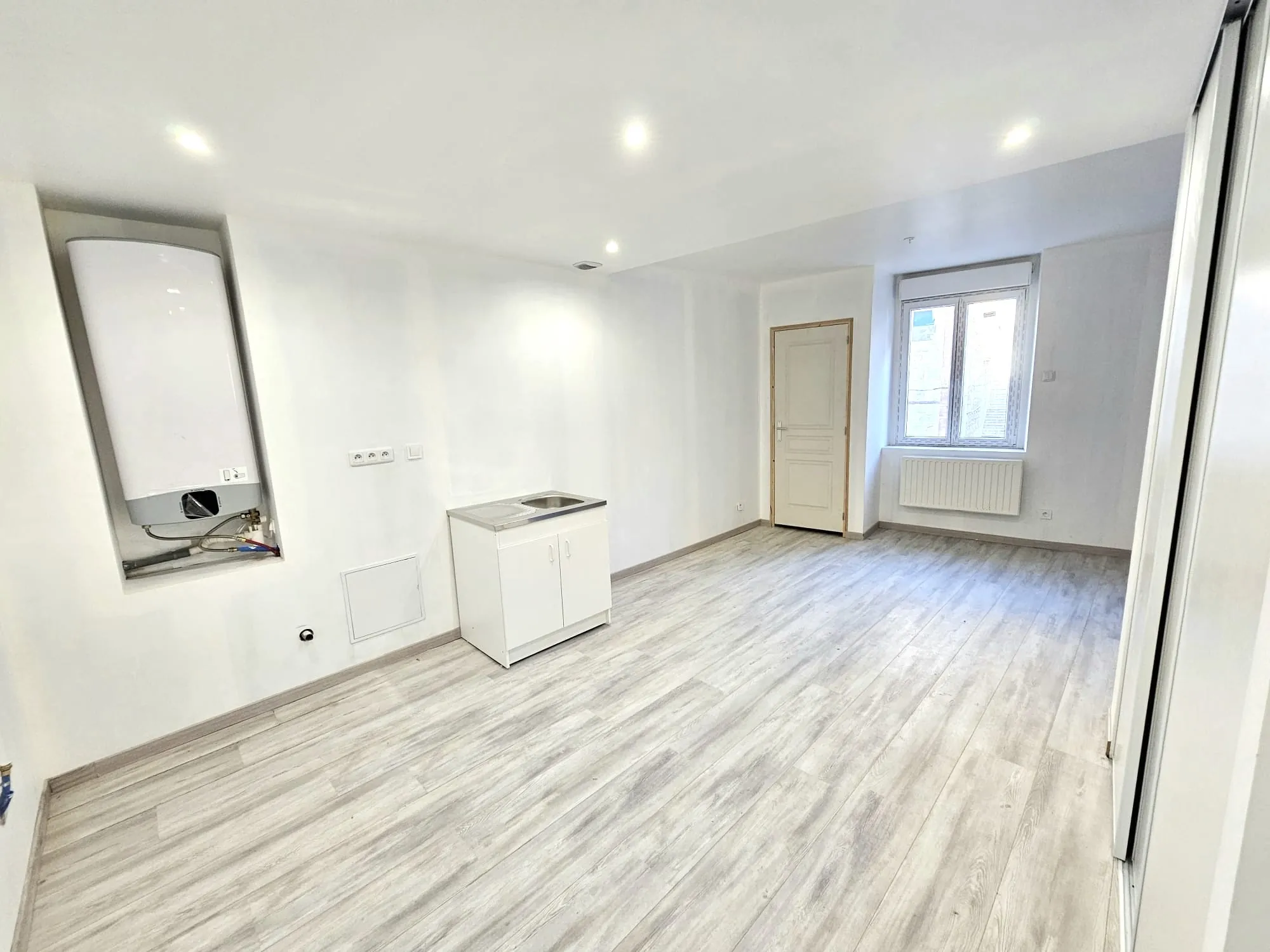 Investissez dans un immeuble à Fraisses offrant un fort potentiel locatif 