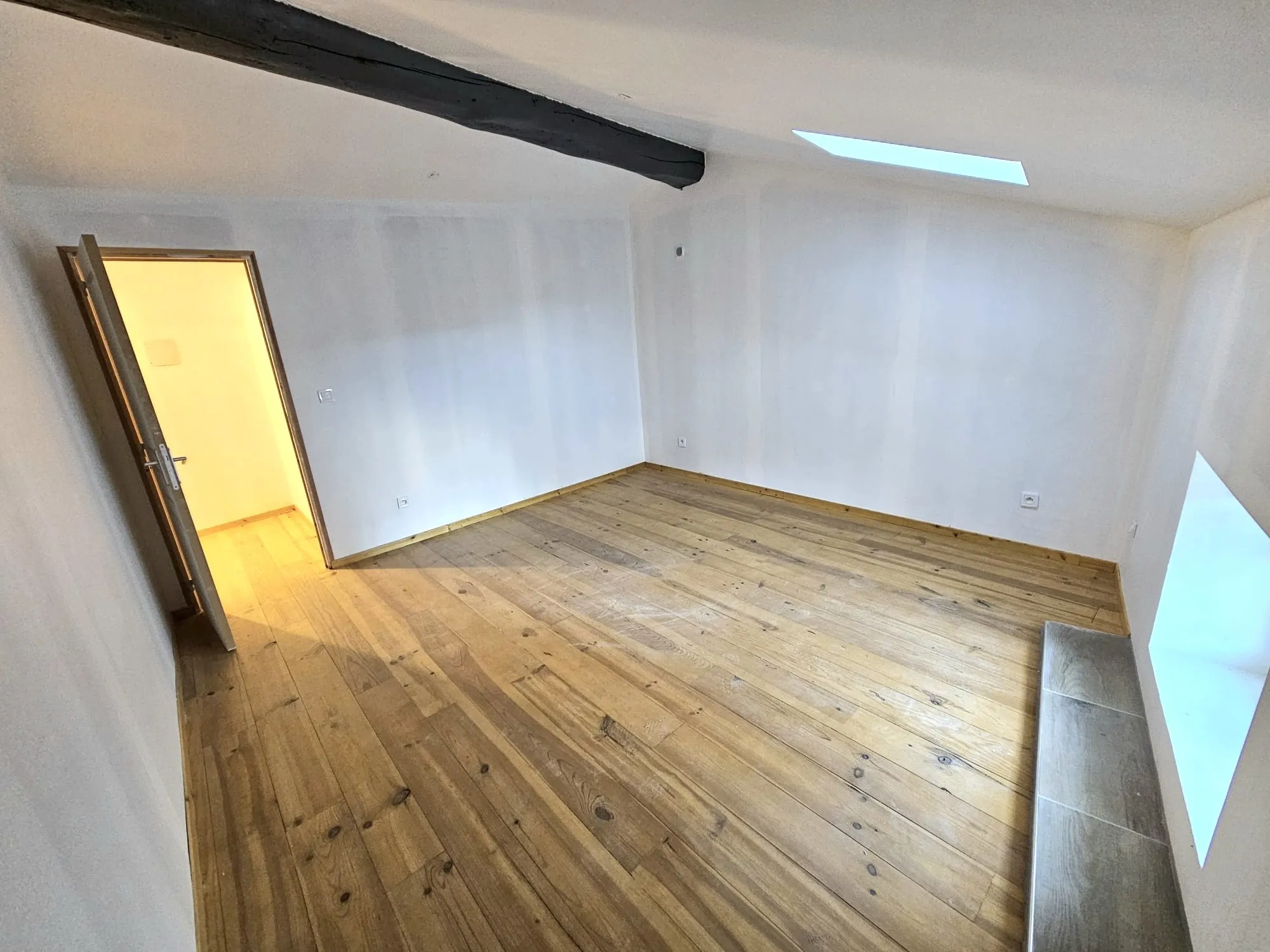 Investissez dans un immeuble à Fraisses offrant un fort potentiel locatif 