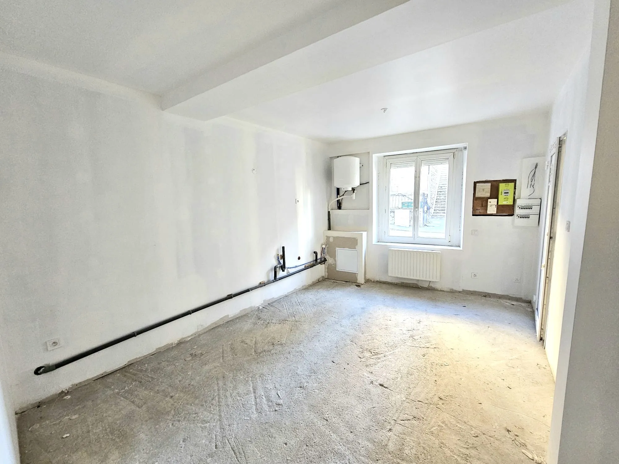 Investissez dans un immeuble à Fraisses offrant un fort potentiel locatif 