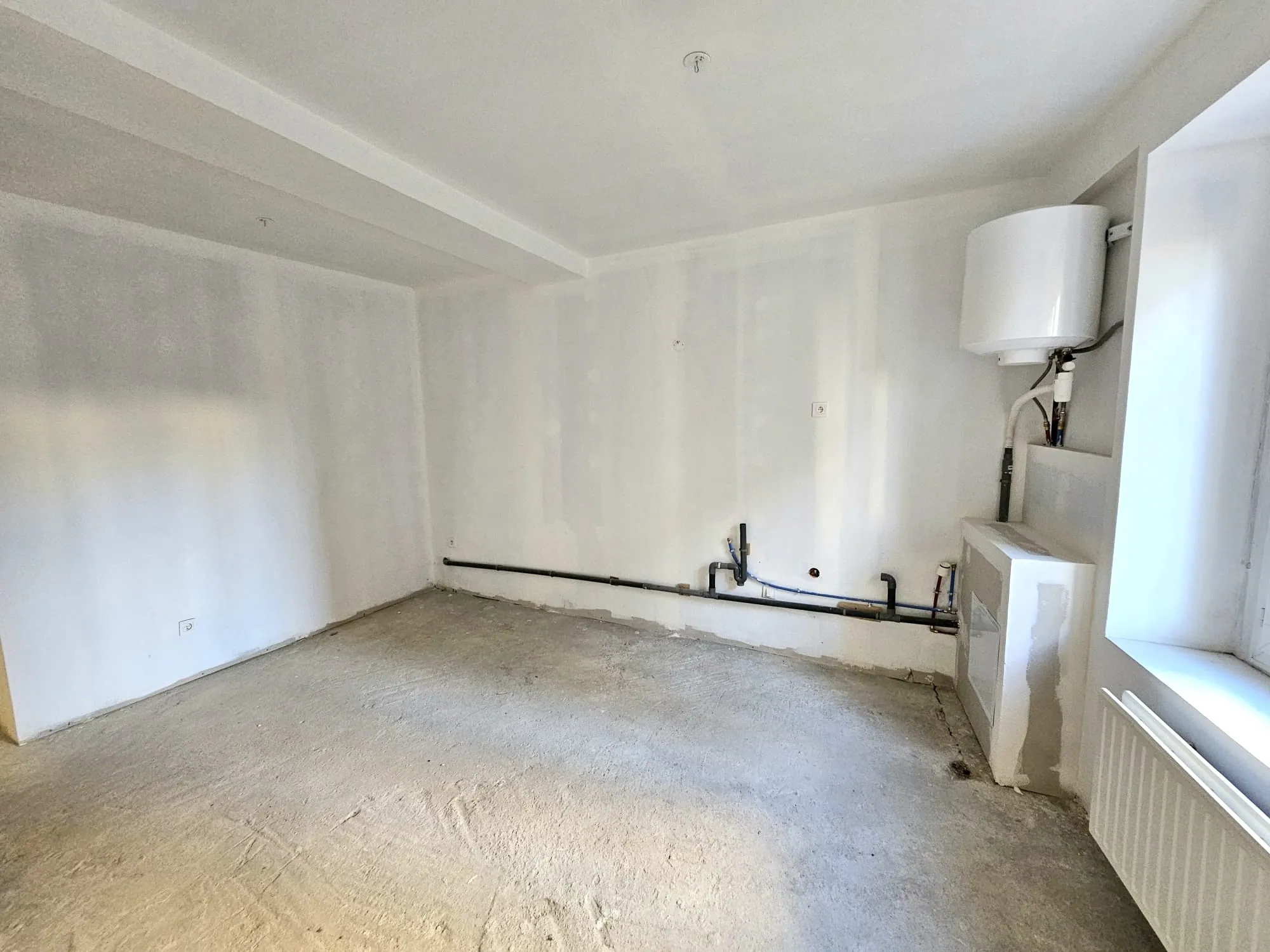 Investissez dans un immeuble à Fraisses offrant un fort potentiel locatif 