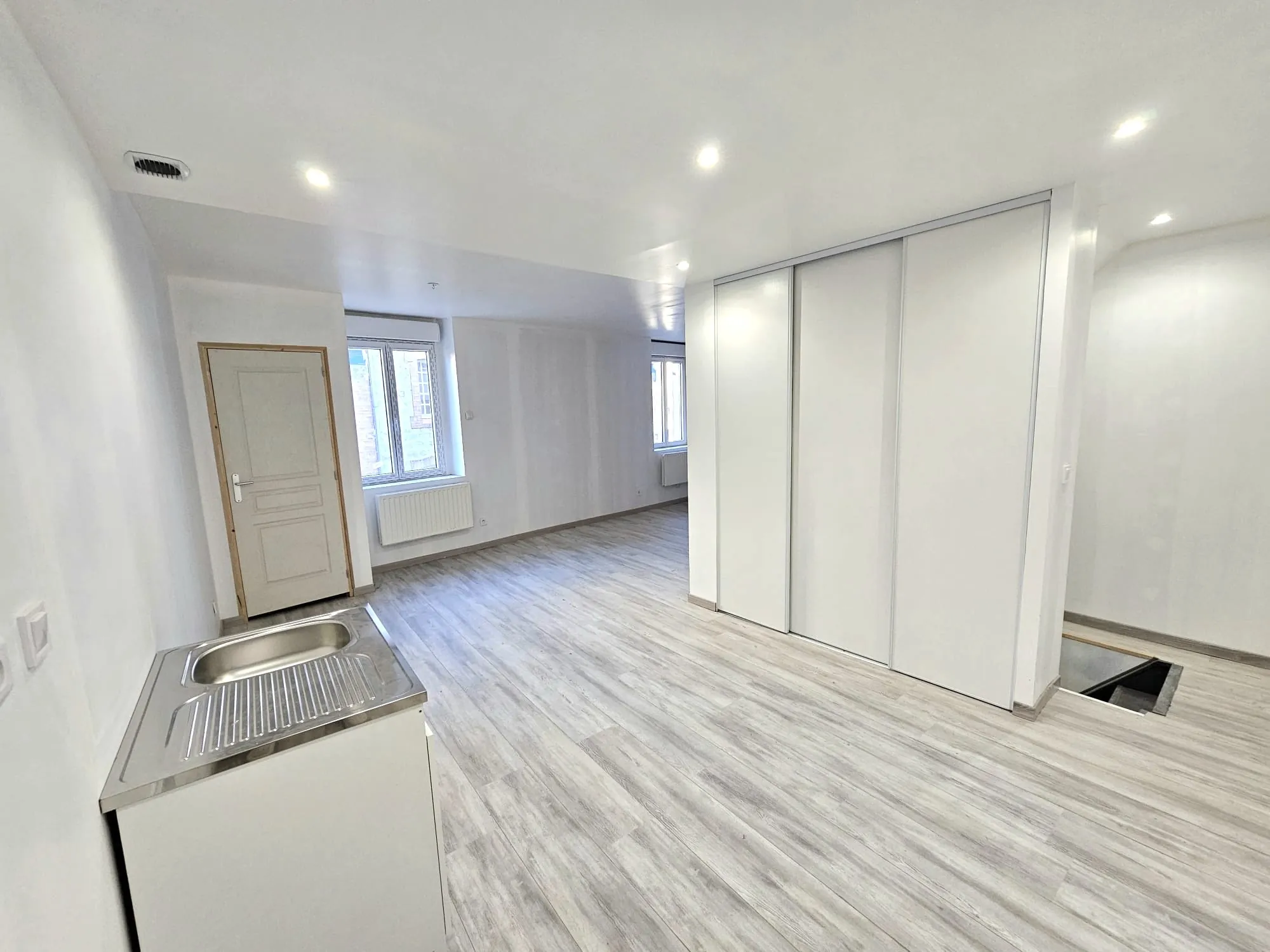 Investissez dans un immeuble à Fraisses offrant un fort potentiel locatif 