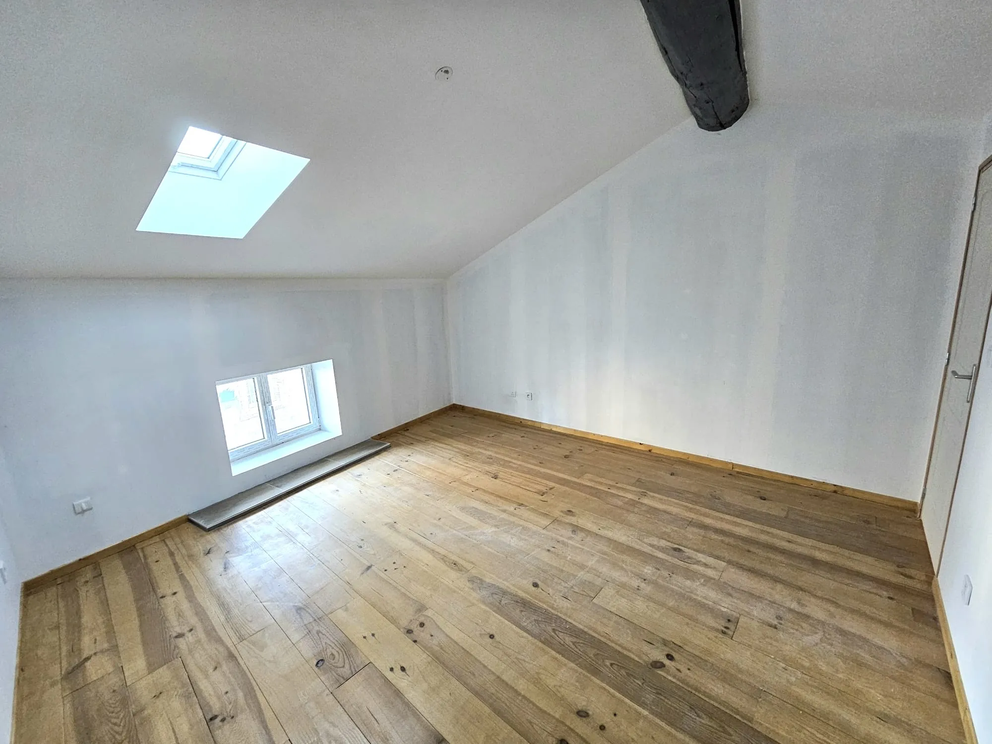 Investissez dans un immeuble à Fraisses offrant un fort potentiel locatif 