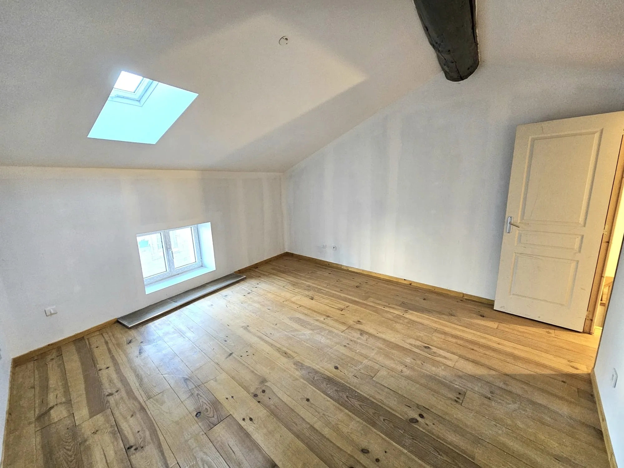 Investissez dans un immeuble à Fraisses offrant un fort potentiel locatif 