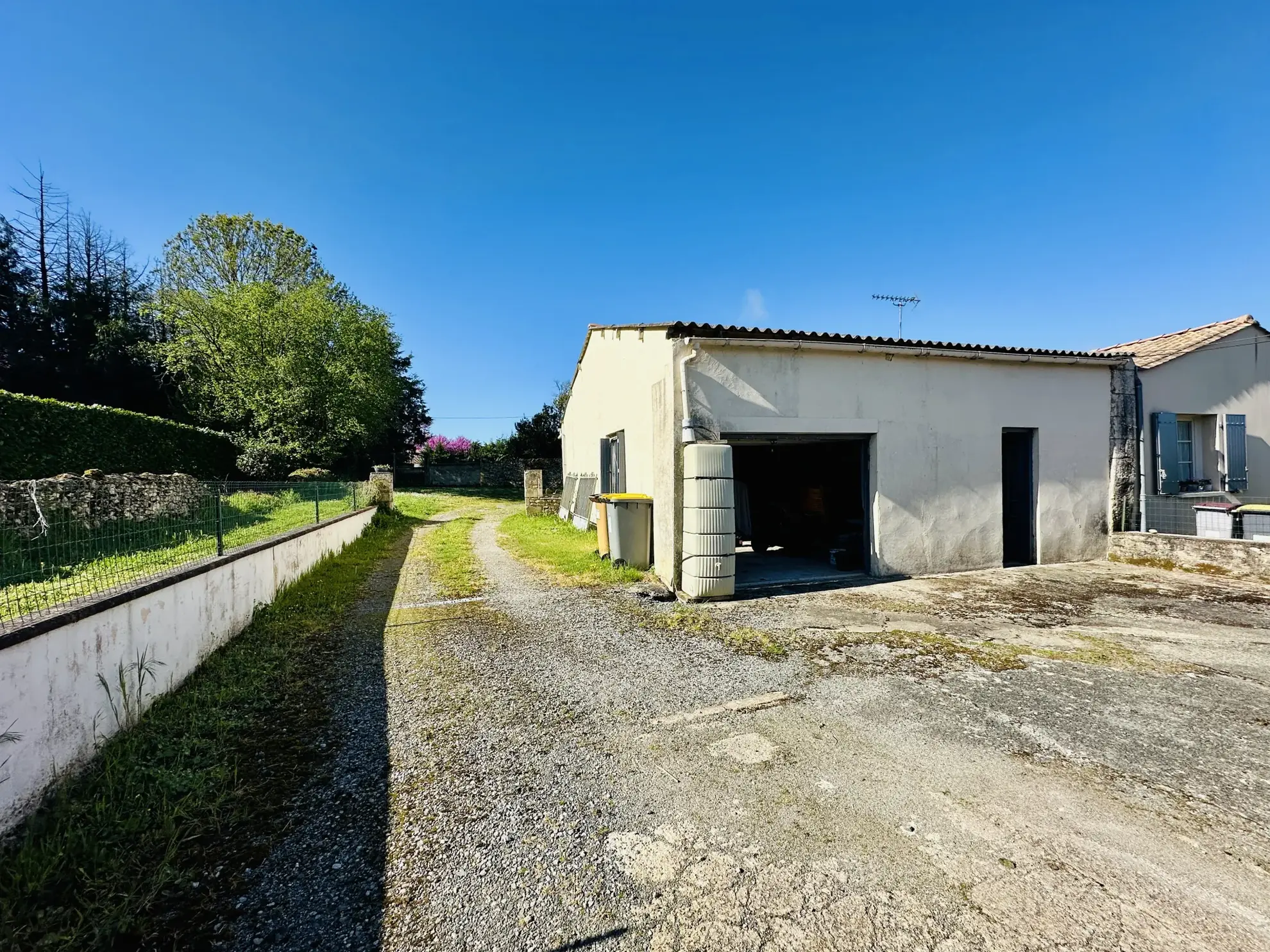 Maison de campagne avec dépendances à Voille – 3 chambres, terrain arboré, proche Niort 