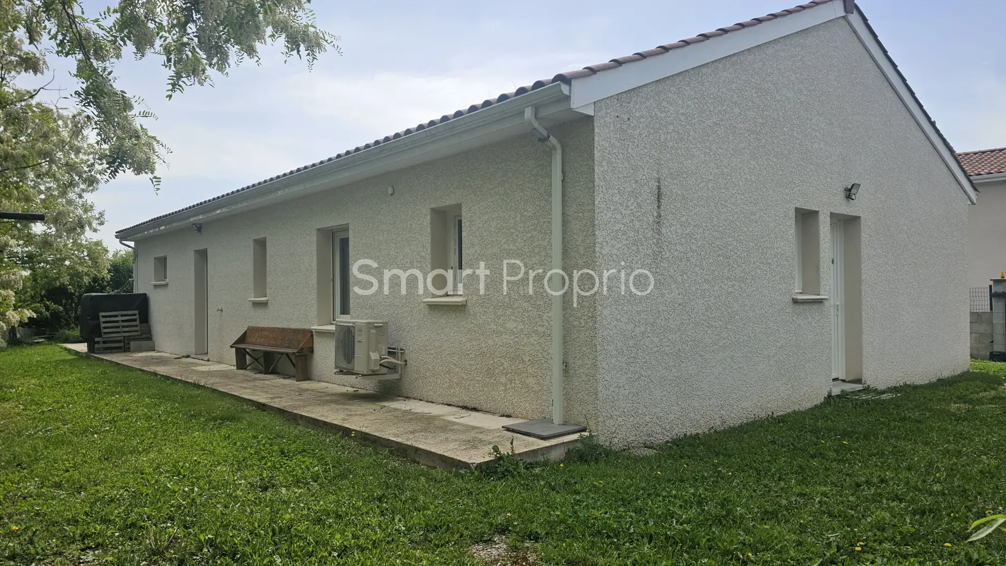 Maison de plain-pied récente à Chanas avec terrasse et garage 