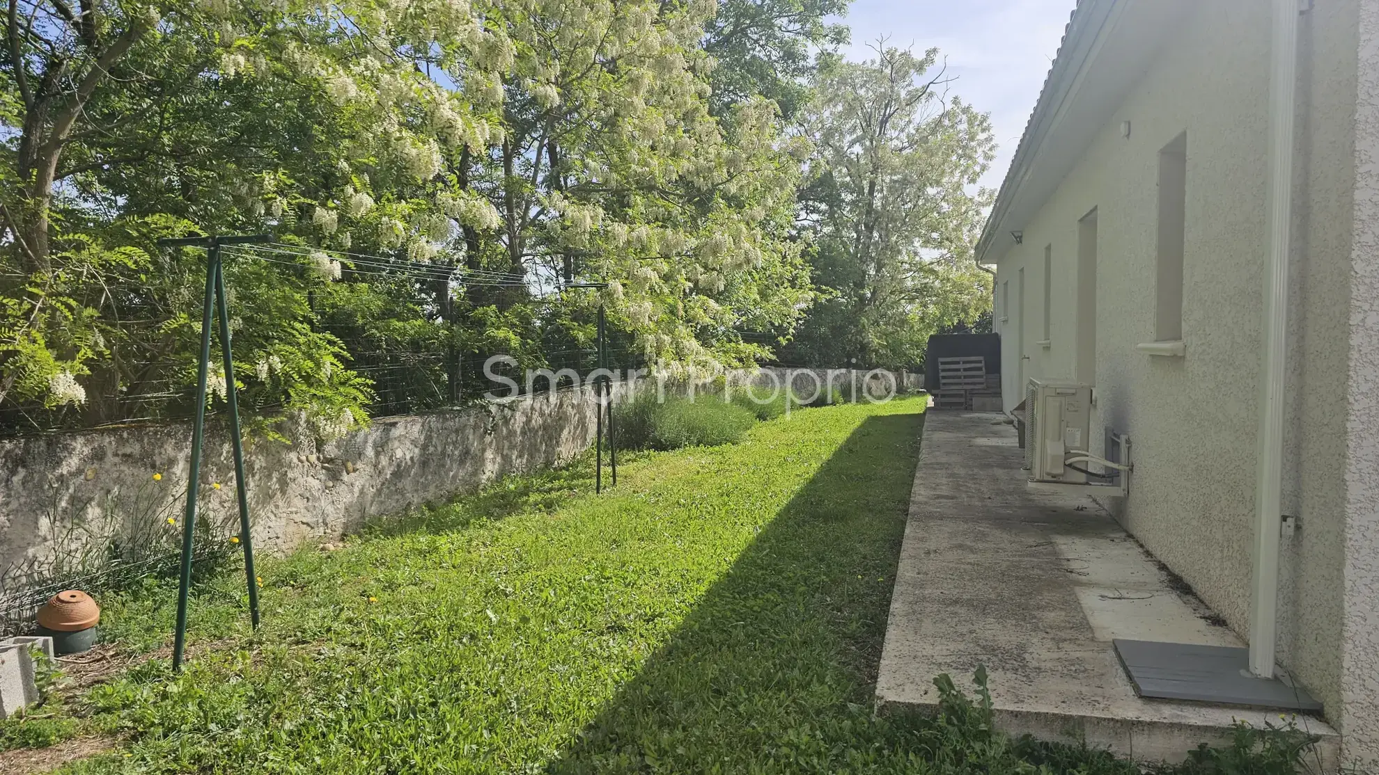 Maison de plain-pied récente à Chanas avec terrasse et garage 