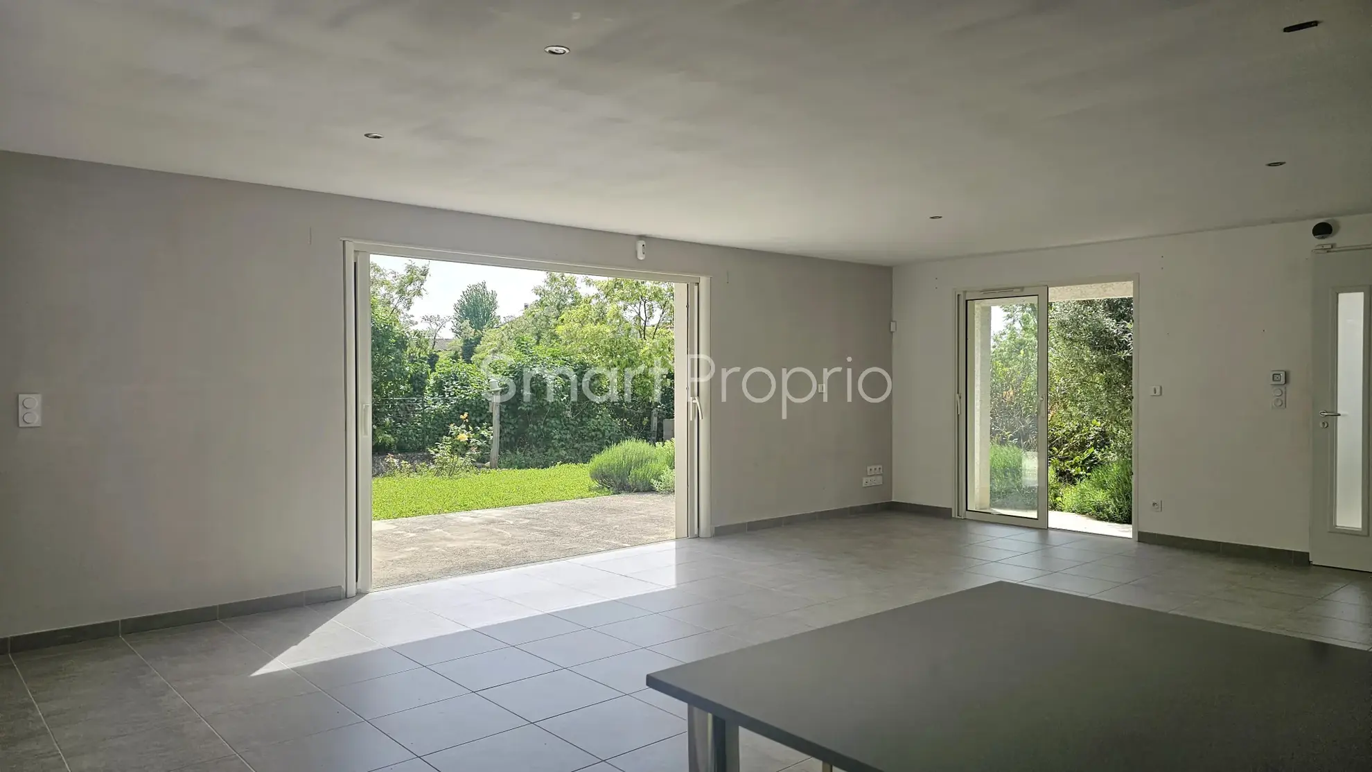 Maison de plain-pied récente à Chanas avec terrasse et garage 