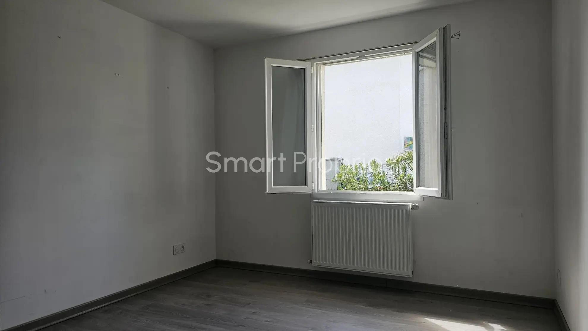 Maison de plain-pied récente à Chanas avec terrasse et garage 