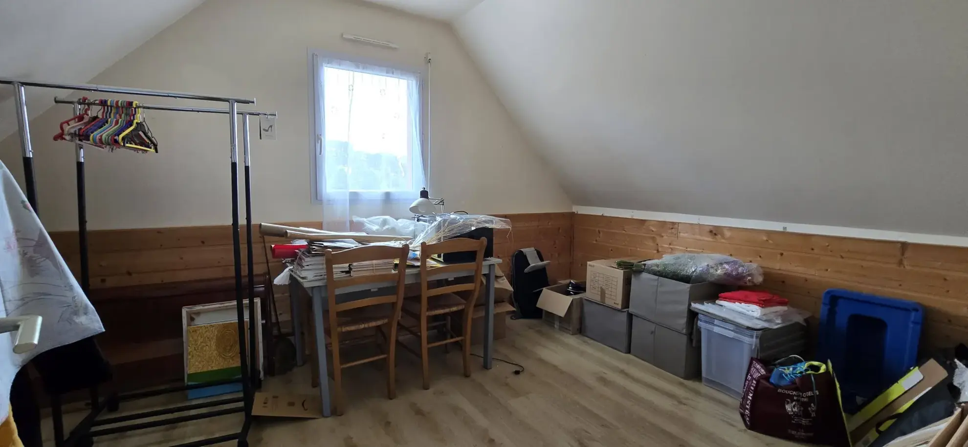 Maison familiale avec 4 chambres, jardin clos et stationnement à Treguidel 