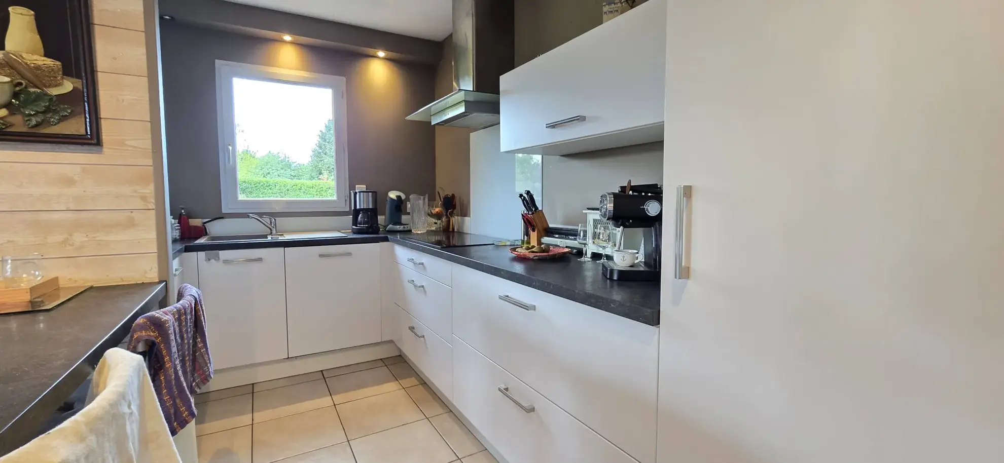 Maison familiale avec 4 chambres, jardin clos et stationnement à Treguidel 