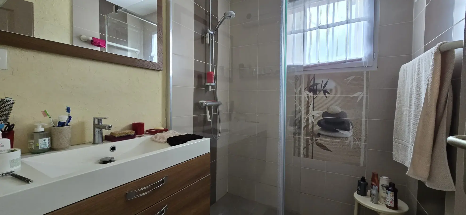 Maison familiale avec 4 chambres, jardin clos et stationnement à Treguidel 