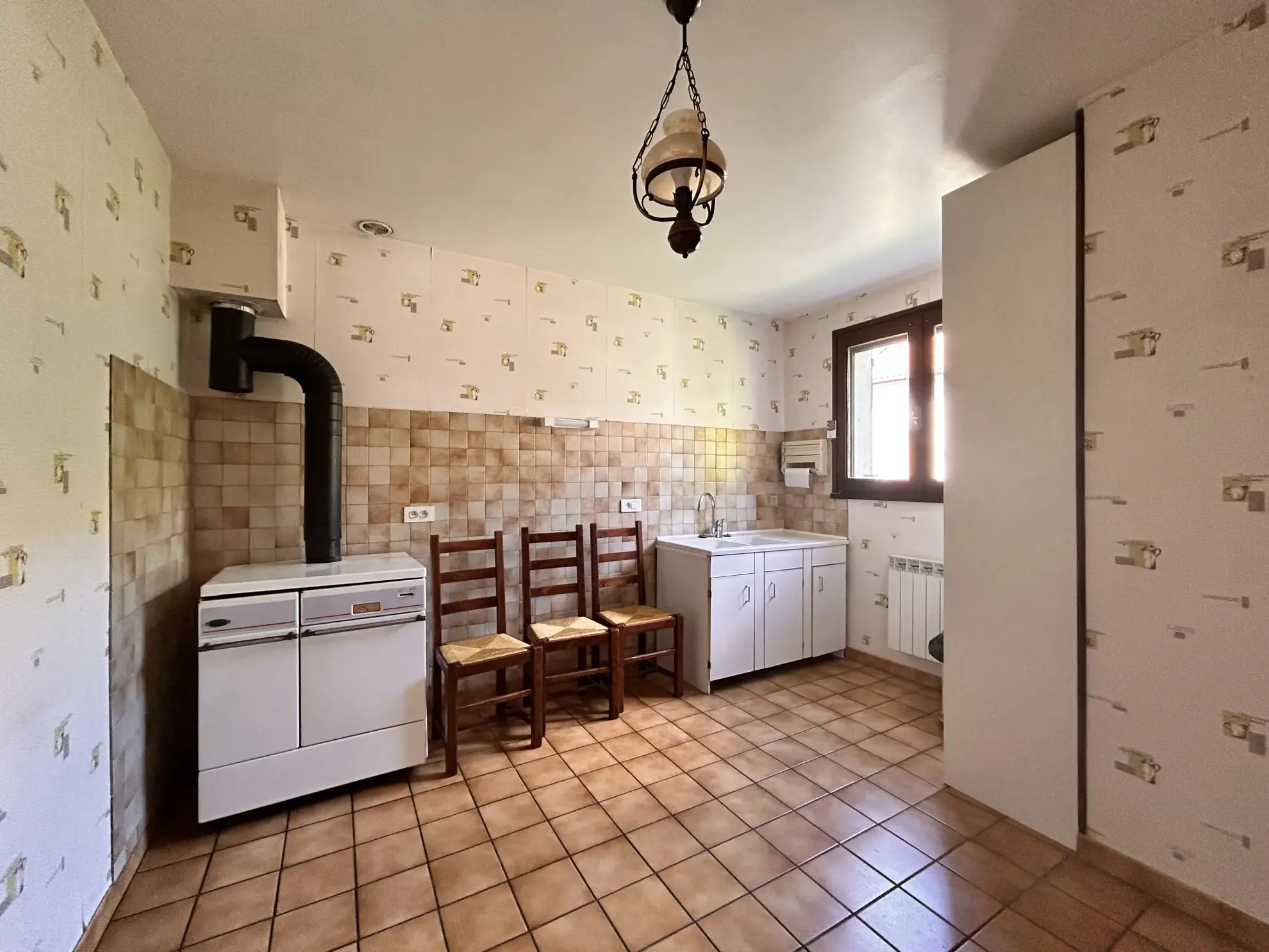 Maison familiale à Beaune le Chaud, secteur rural, 2 chambres, terrain de 332 m² 