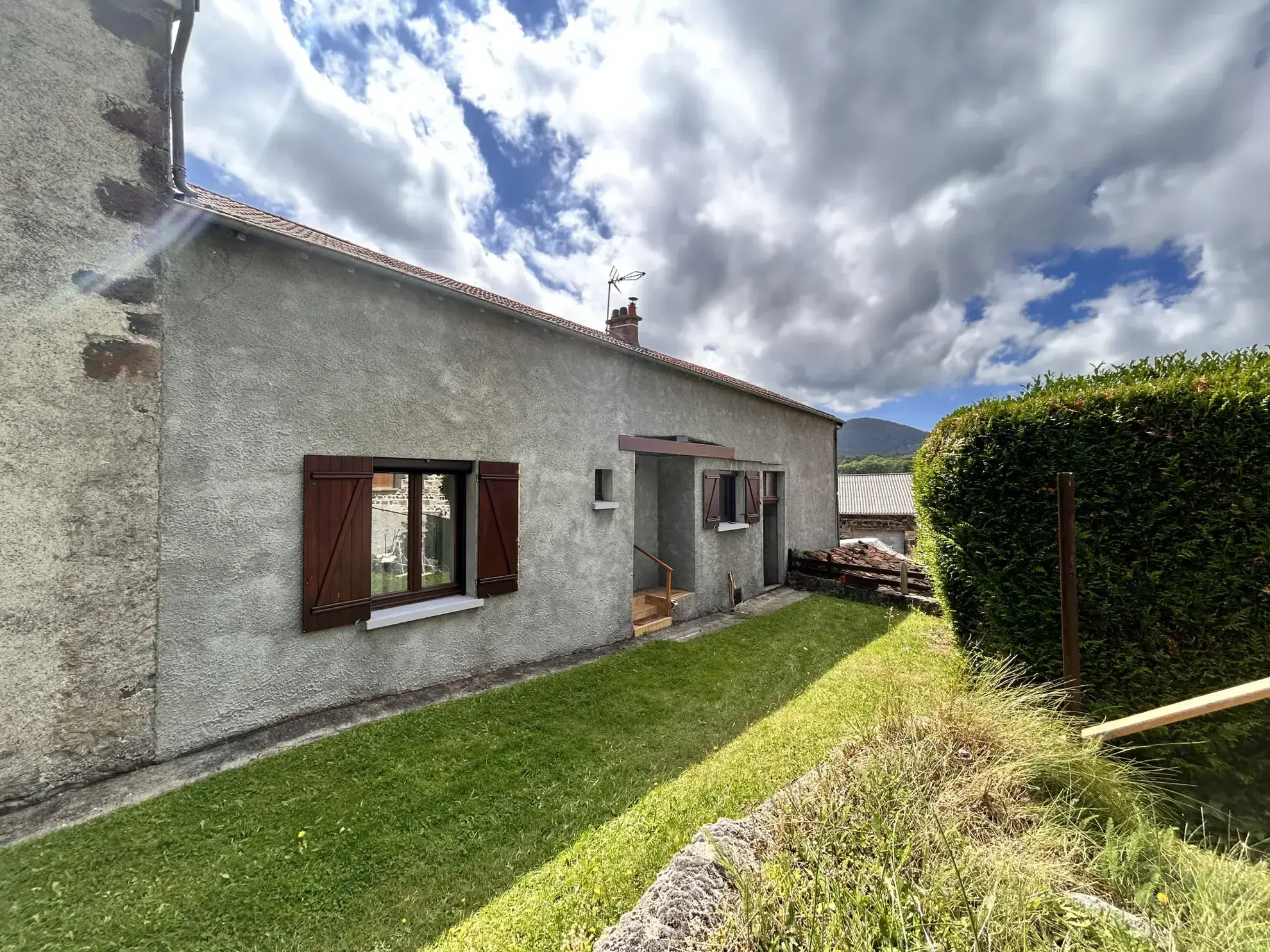 Maison familiale à Beaune le Chaud, secteur rural, 2 chambres, terrain de 332 m² 