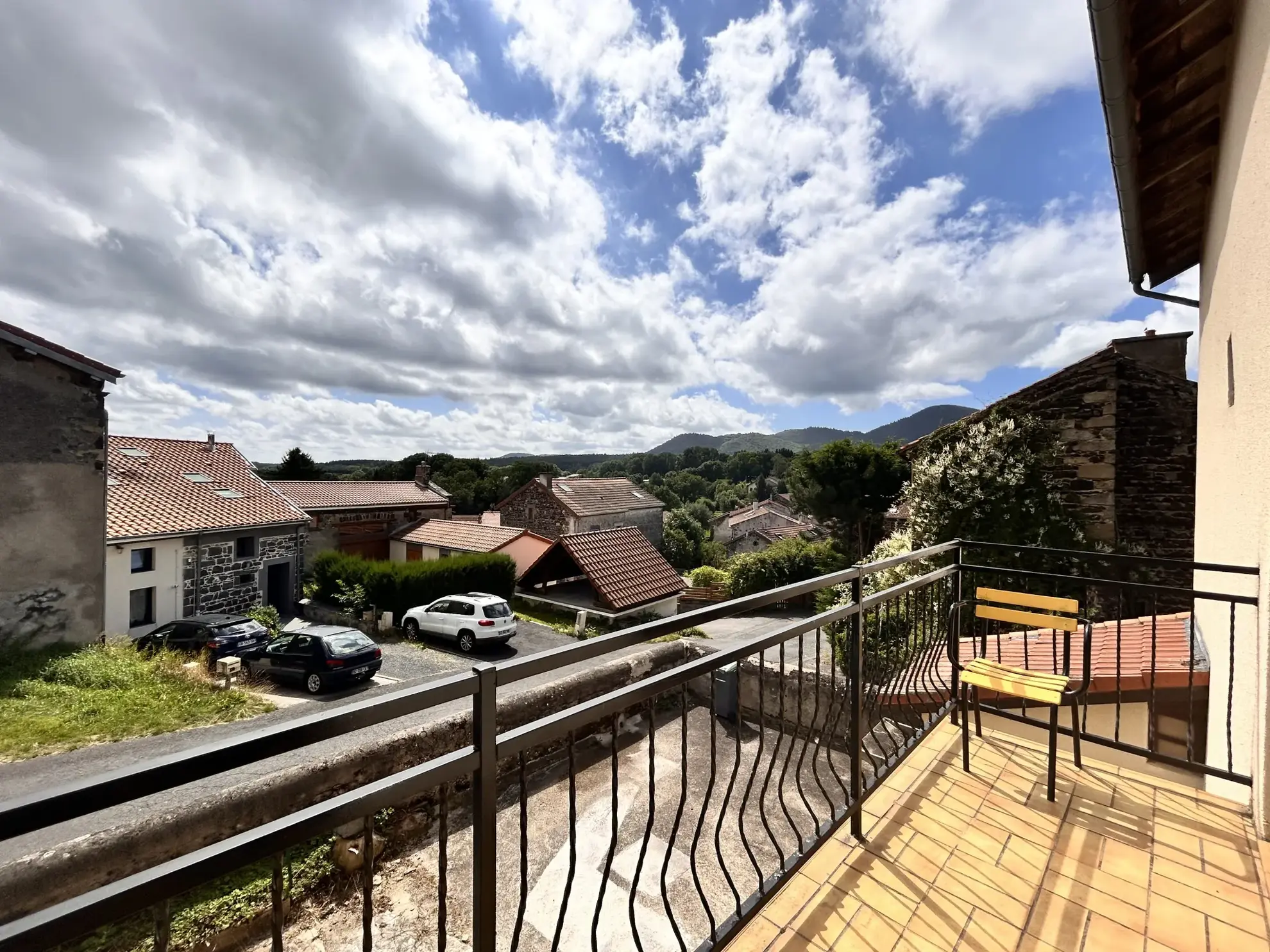 Maison familiale à Beaune le Chaud, secteur rural, 2 chambres, terrain de 332 m² 
