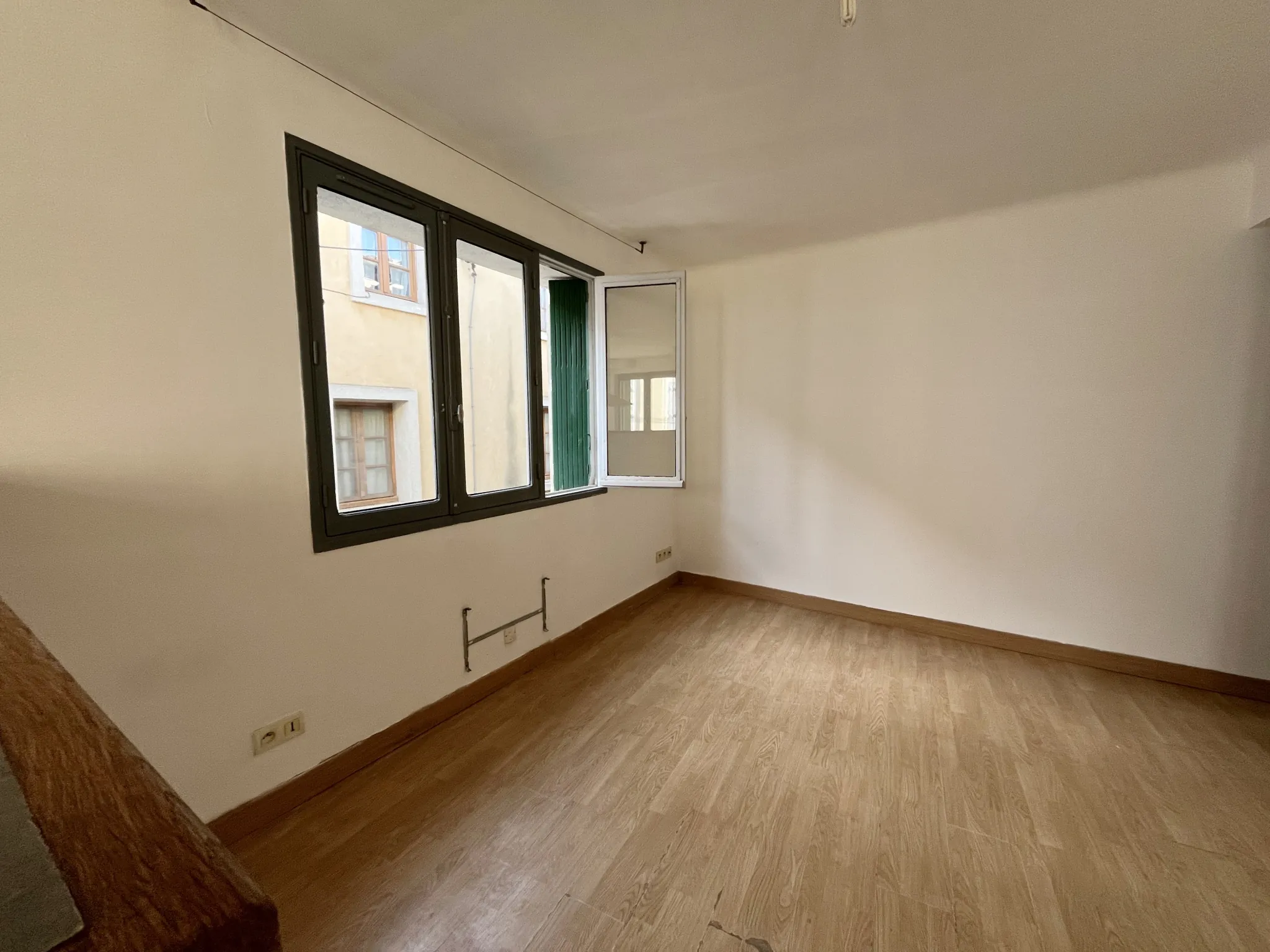 Maison de village avec appartement et studio à Saint-Laurent-de-la-Cabrerisse 