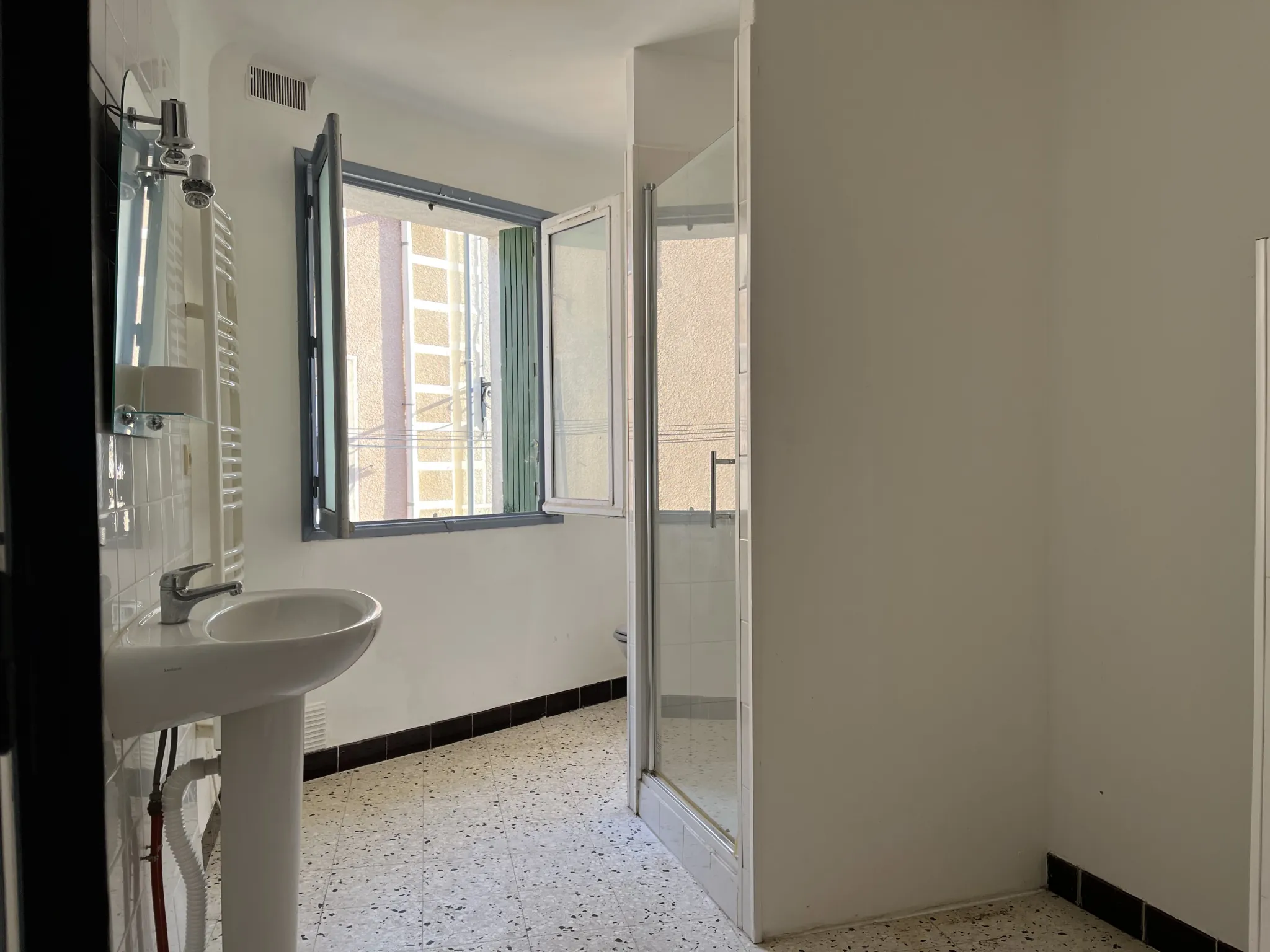 Maison de village avec appartement et studio à Saint-Laurent-de-la-Cabrerisse 