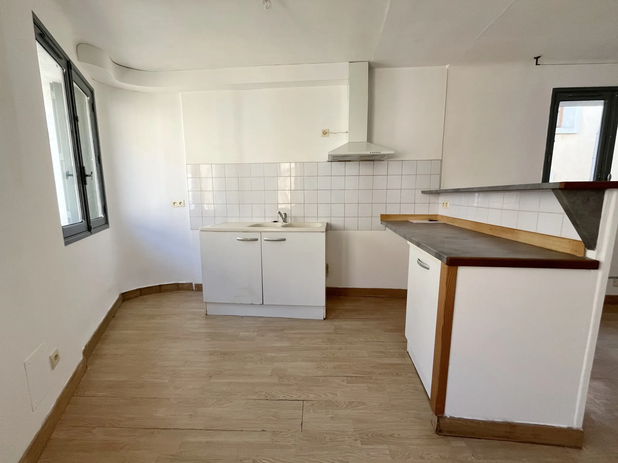 Maison de village avec appartement et studio à Saint-Laurent-de-la-Cabrerisse 