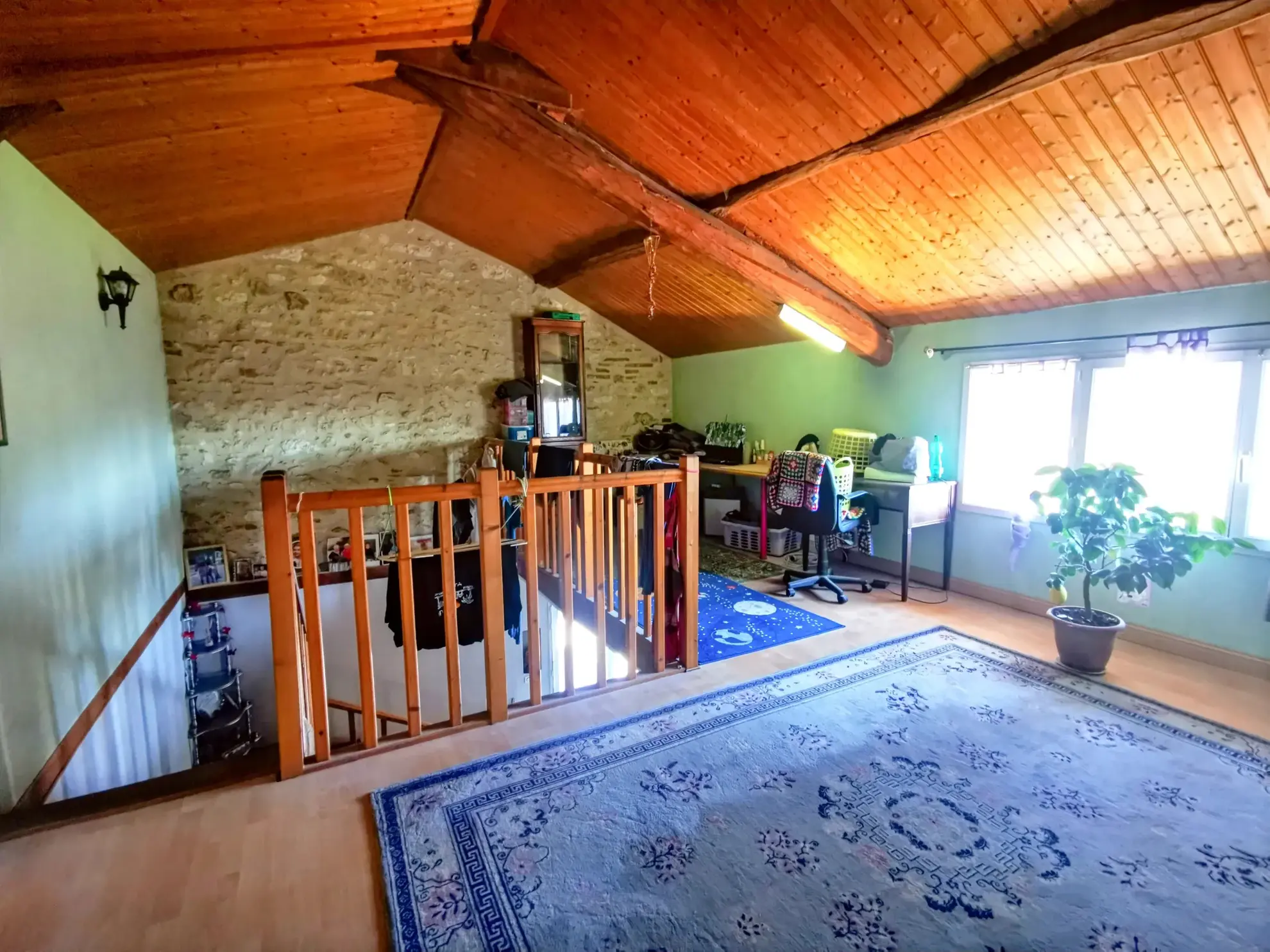 Ancienne maison en pierre de 251m² avec deux habitations et terrain de 4000 m² à Golfech 