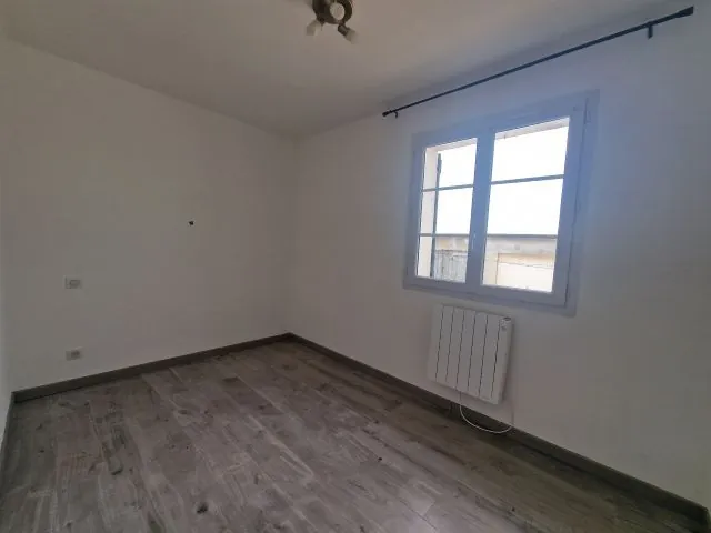 Appartement T3 rénové à Peyrolles en Provence avec dépendance et cave 