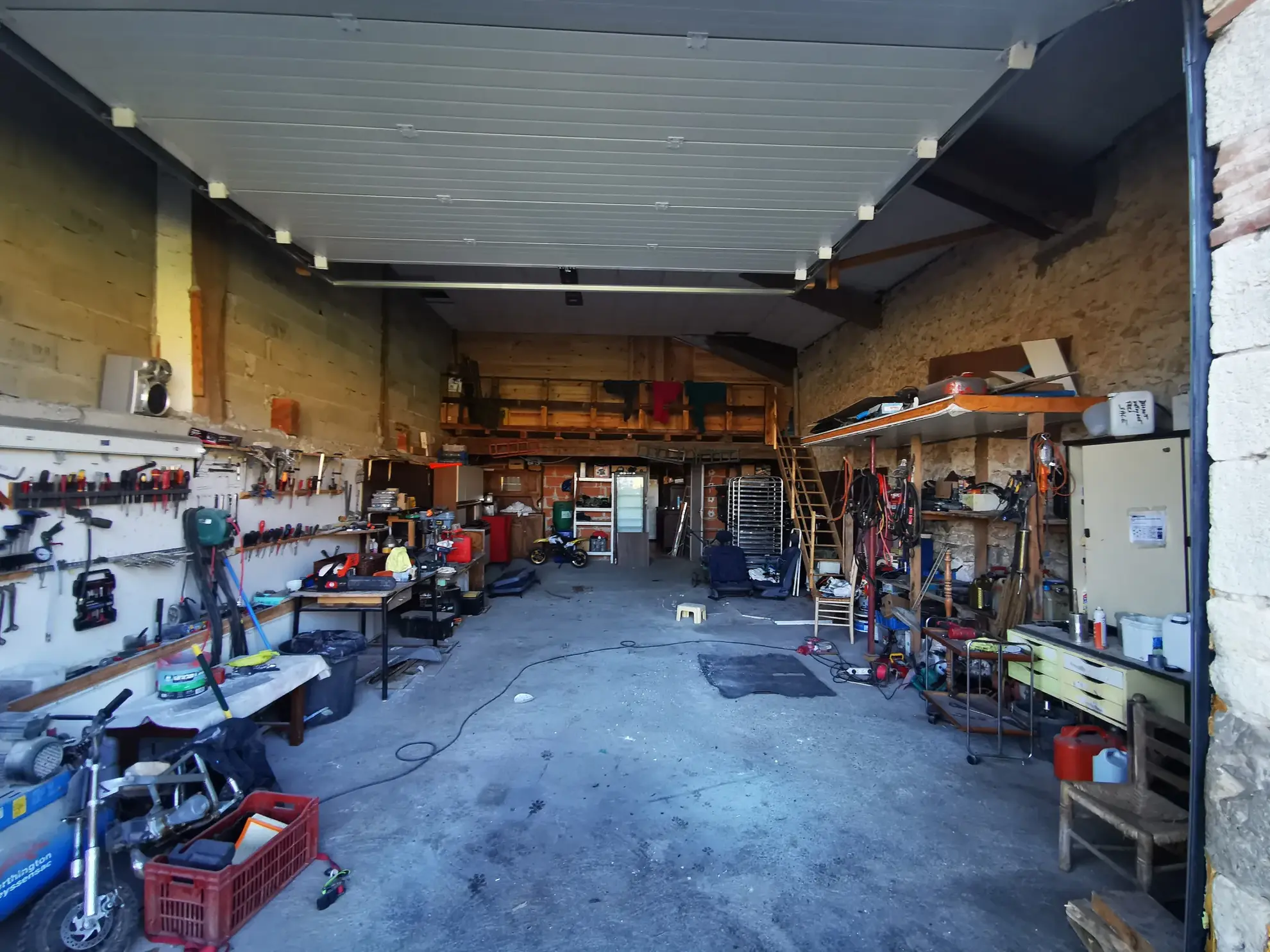 Ancienne maison en pierre de 251m² avec deux habitations et terrain de 4000 m² à Golfech 