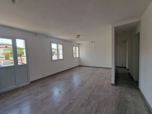 Appartement T3 rénové à Peyrolles en Provence avec dépendance et cave