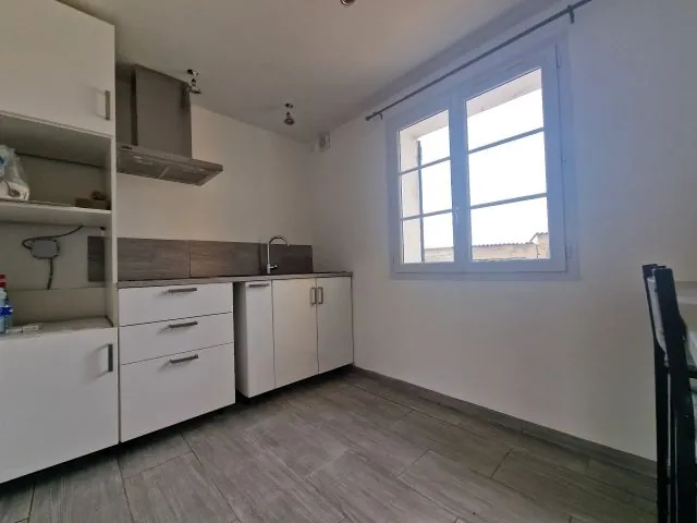 Appartement T3 rénové à Peyrolles en Provence avec dépendance et cave 