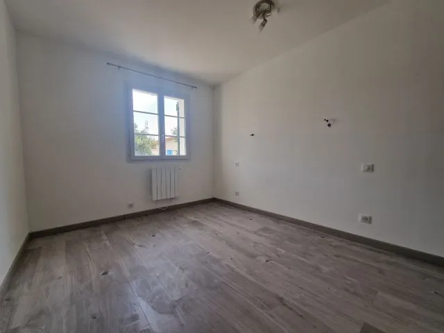 Appartement T3 rénové à Peyrolles en Provence avec dépendance et cave 