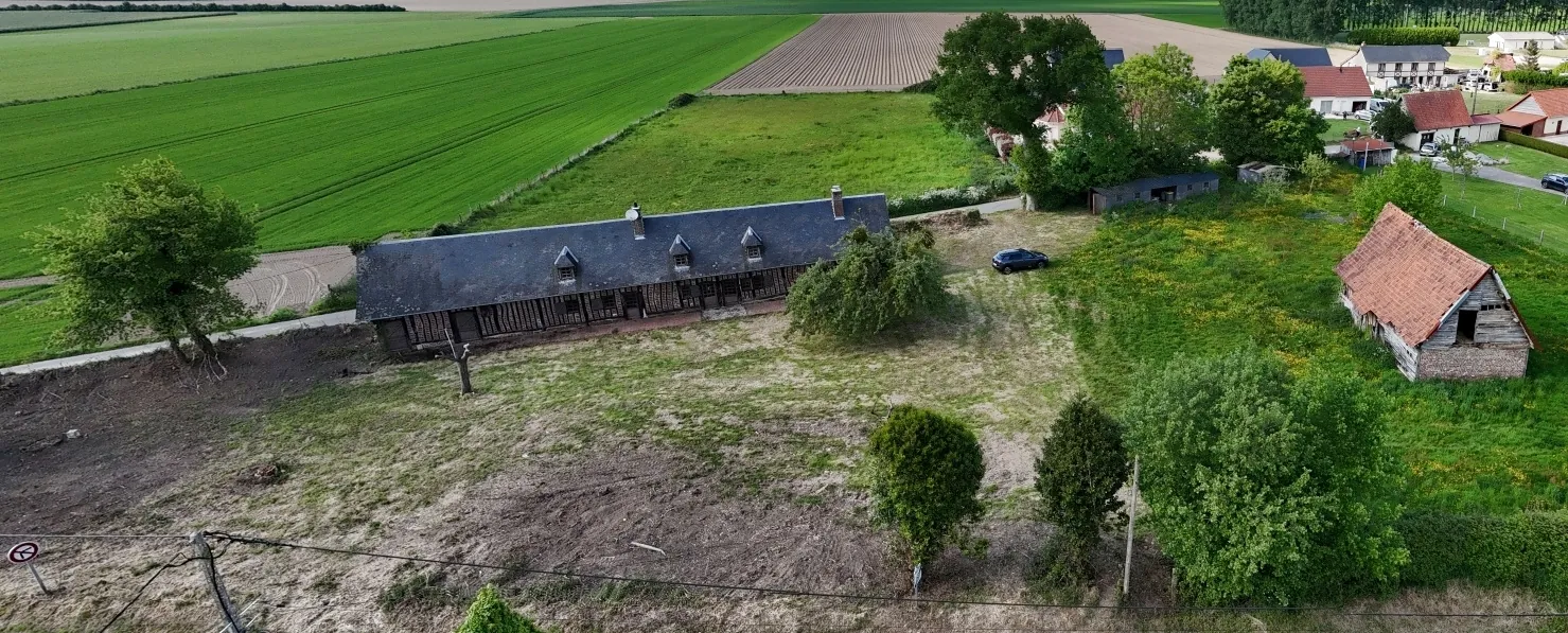 Longère à Auppegard avec grand terrain, dépendances et potentiel de division