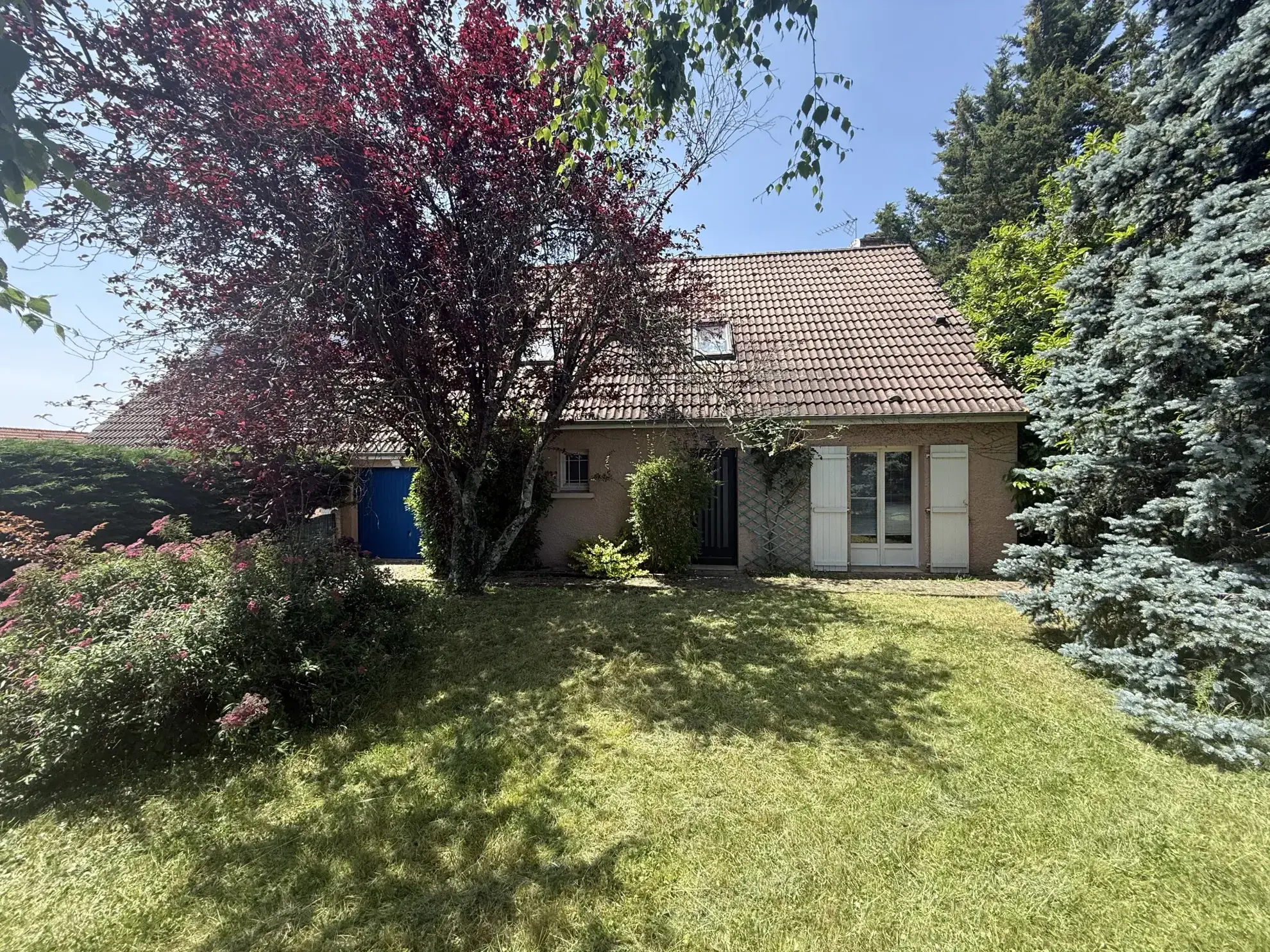 Maison de plain-pied avec garage à Vendat - 124 m²